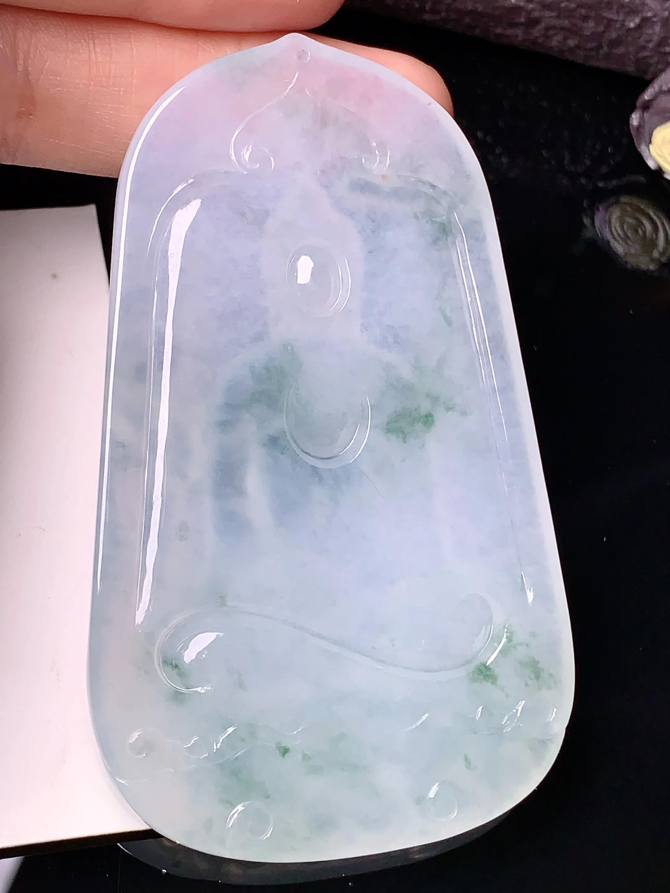 冰种大日如来吊坠 玉质细腻 色泽清新艳丽 整体尺寸72.8*43.6*5.8