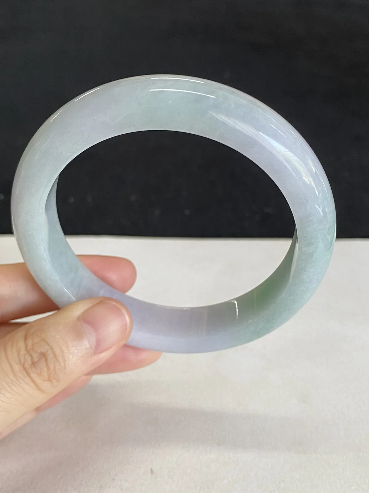 正圈58圈口，翡翠糯化种飘绿手镯