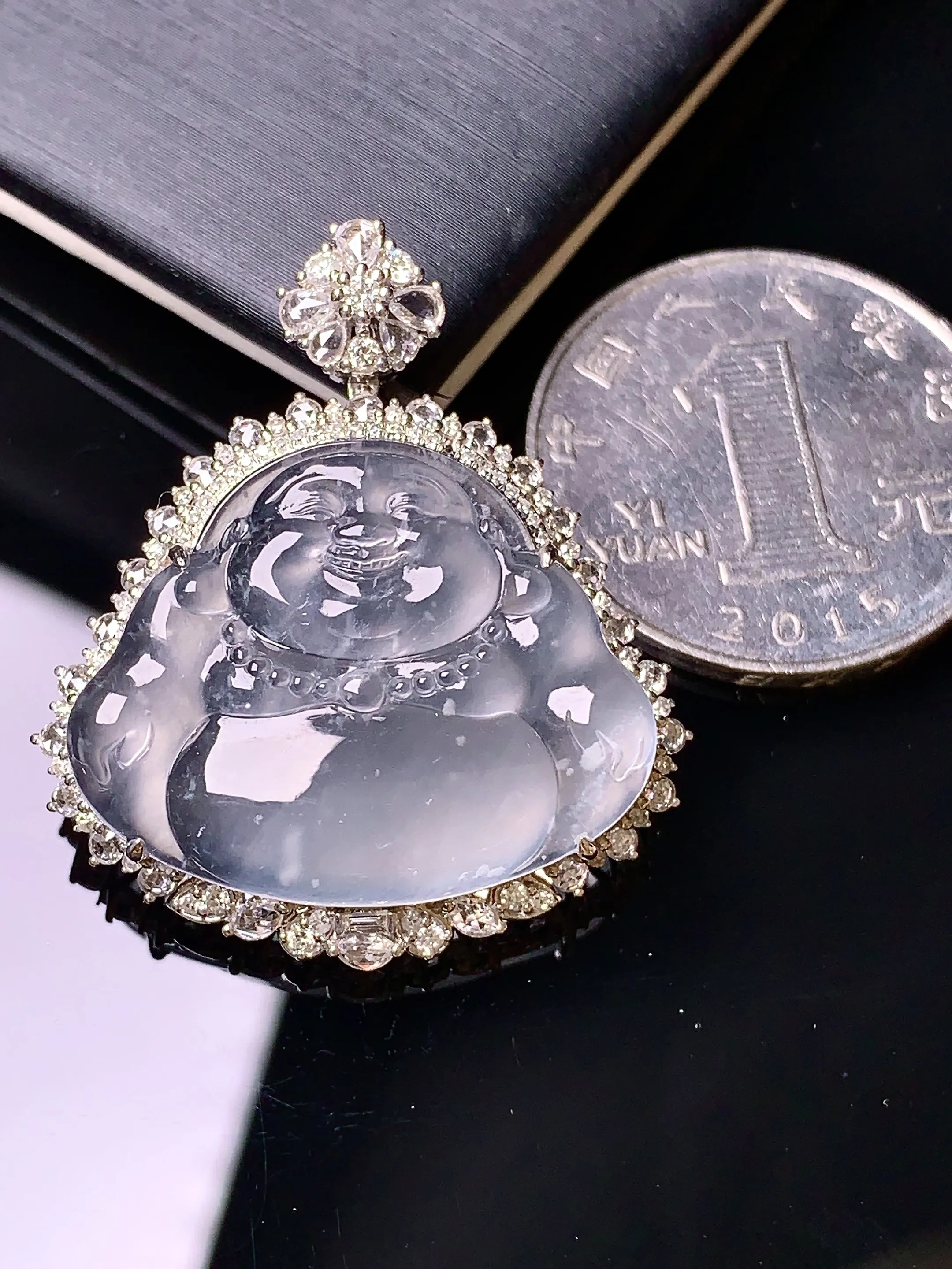 18k金钻镶嵌玻璃种佛公吊坠 玉质细腻 色泽清新艳丽 整体尺寸34*29.8*8.2