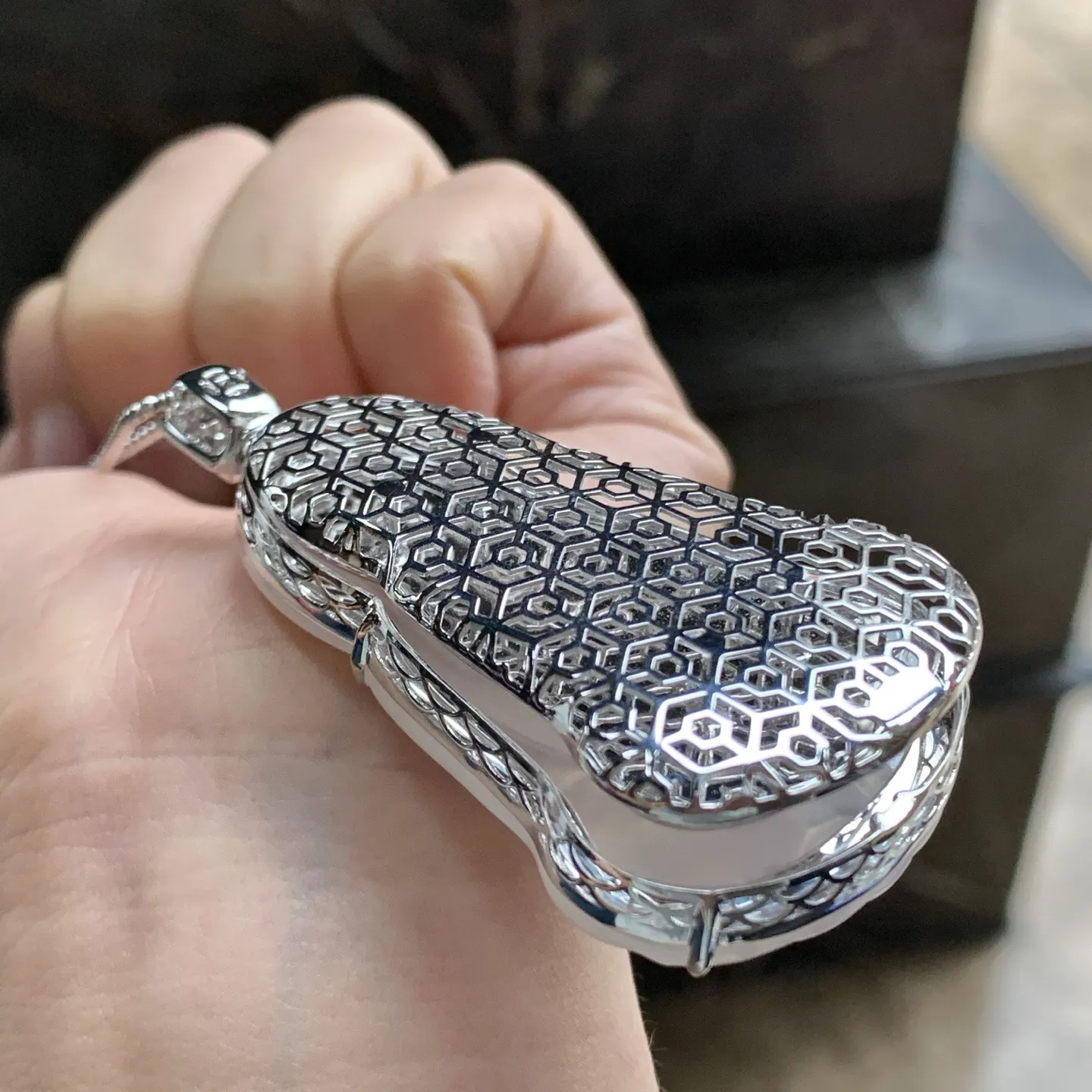 金钻镶嵌冰种观音^_^荧光十足 盖子可以取