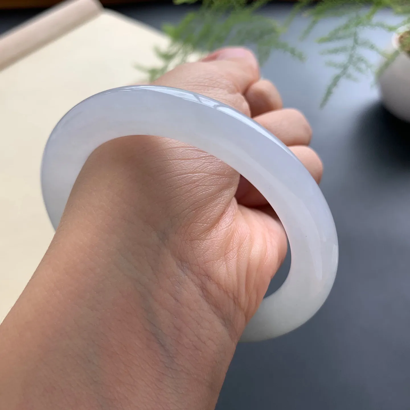 55圈口冰圆条手镯 尺寸：55-9.6，无纹裂，水润起胶，条形饱满