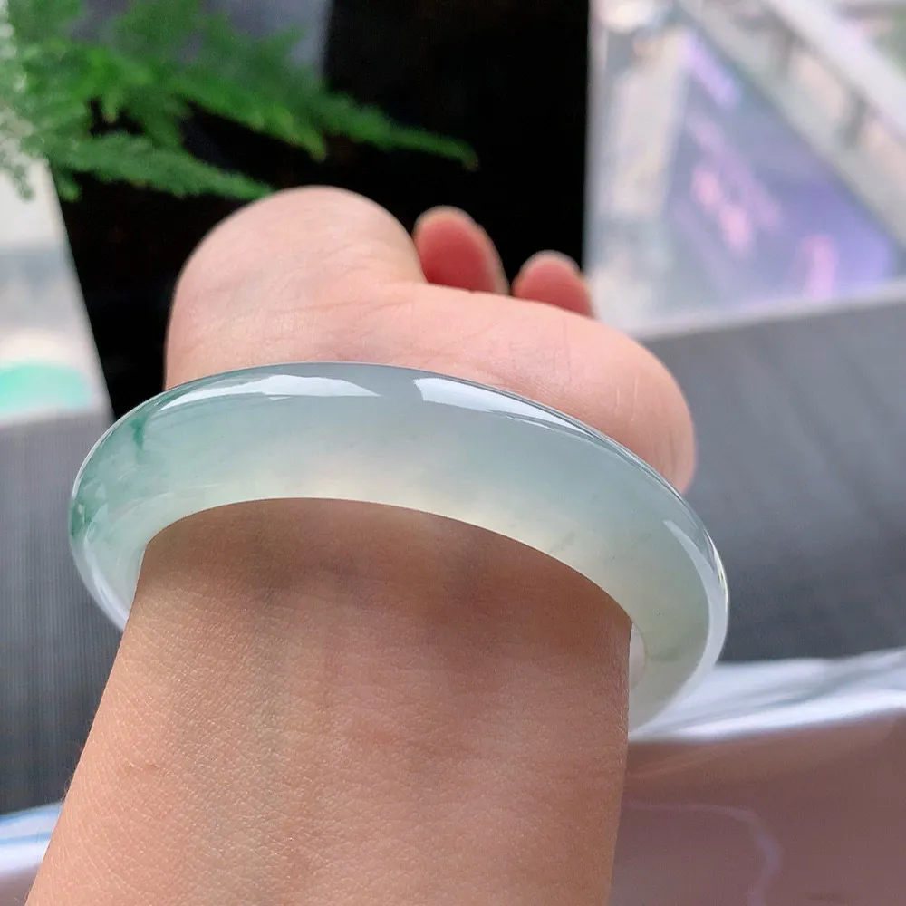 正圈高冰飘花 无瑕 尺寸:54.1/12.7/8.7 花美 种水好