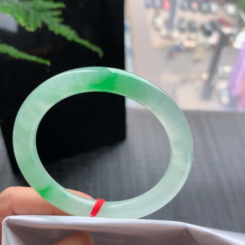 圆条高冰阳绿 无瑕 尺寸:53.8/8.3/8.6 种色俱佳