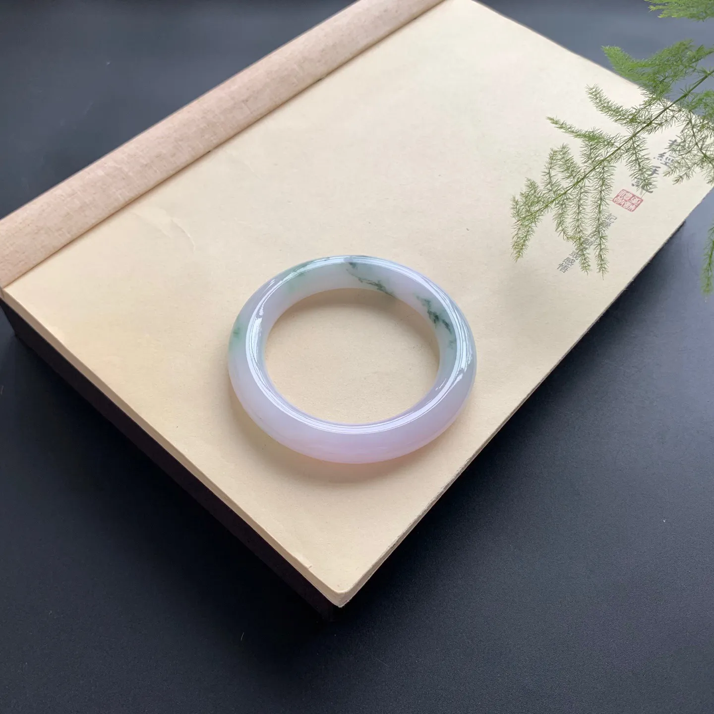 56圈口飘花圆条手镯 尺寸：56-11.3-11.8，无纹裂，细腻光滑，清爽干净