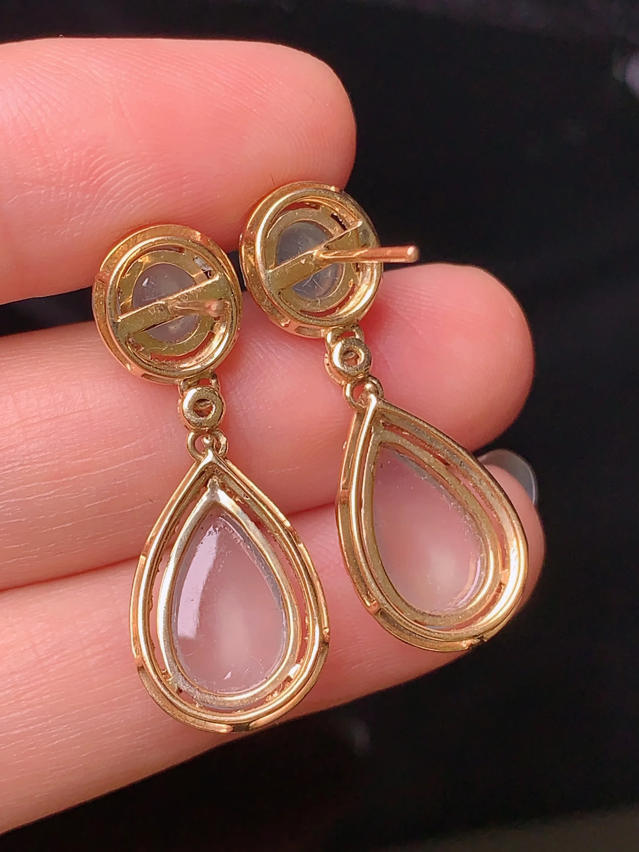 18k金钻镶嵌冰种蛋面耳坠 玉质细腻 色泽清新艳丽 整体尺寸29.3*11.6*6.6