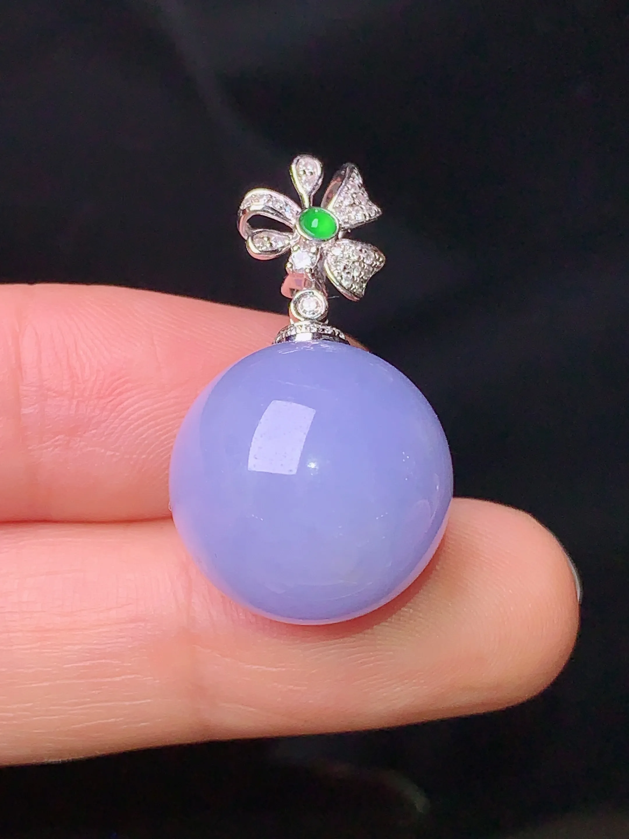 18k金钻镶嵌紫罗兰圆珠吊坠 玉质细腻 色泽清新艳丽 整体尺寸29.5*16.3