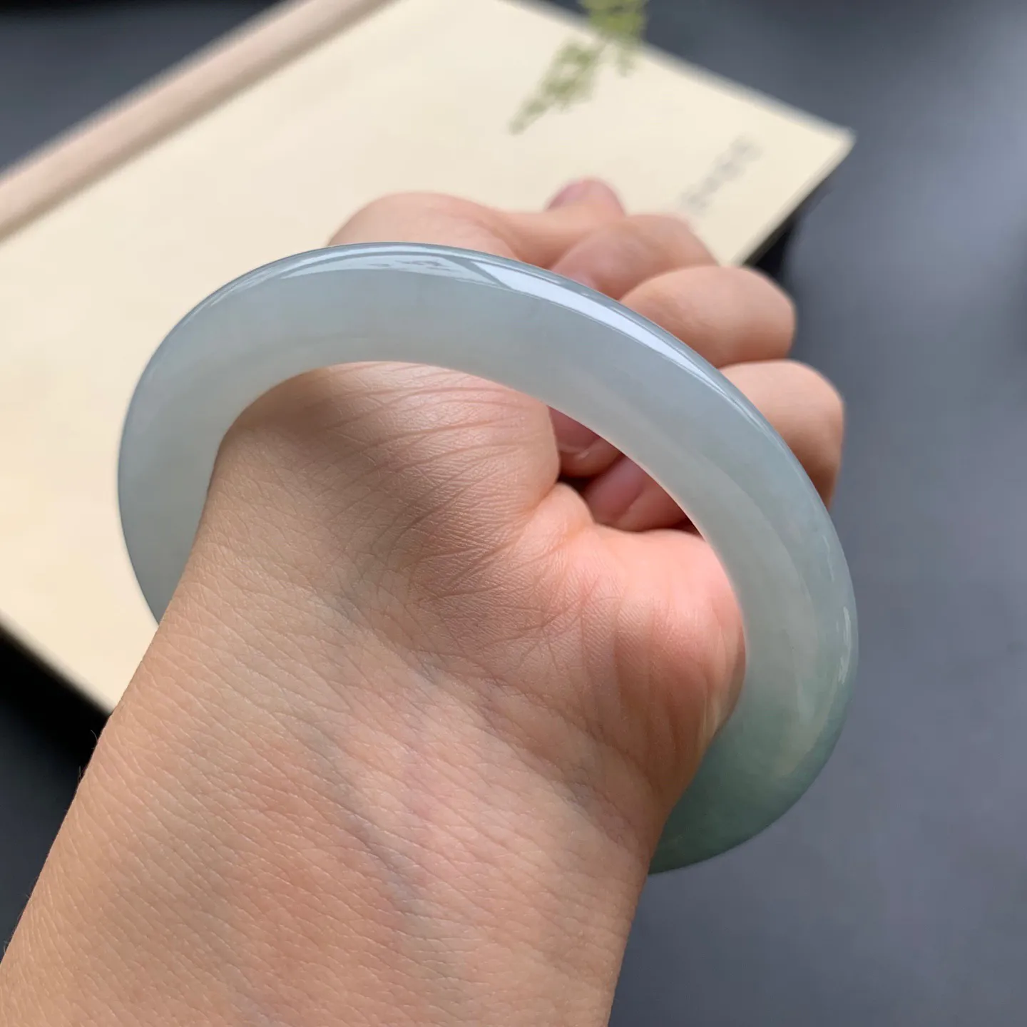 56.8圈口油底圆条手镯 尺寸：56.8-9.6，细腻起胶，条形饱满