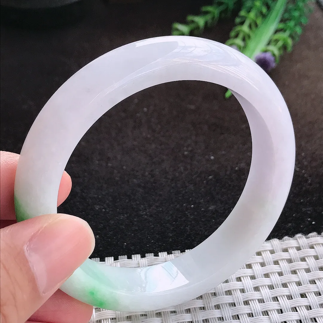 天然a货翡翠57.5/13.3/8.7老坑温润飘阳绿白底青手镯宽边翡翠玉镯美人镯