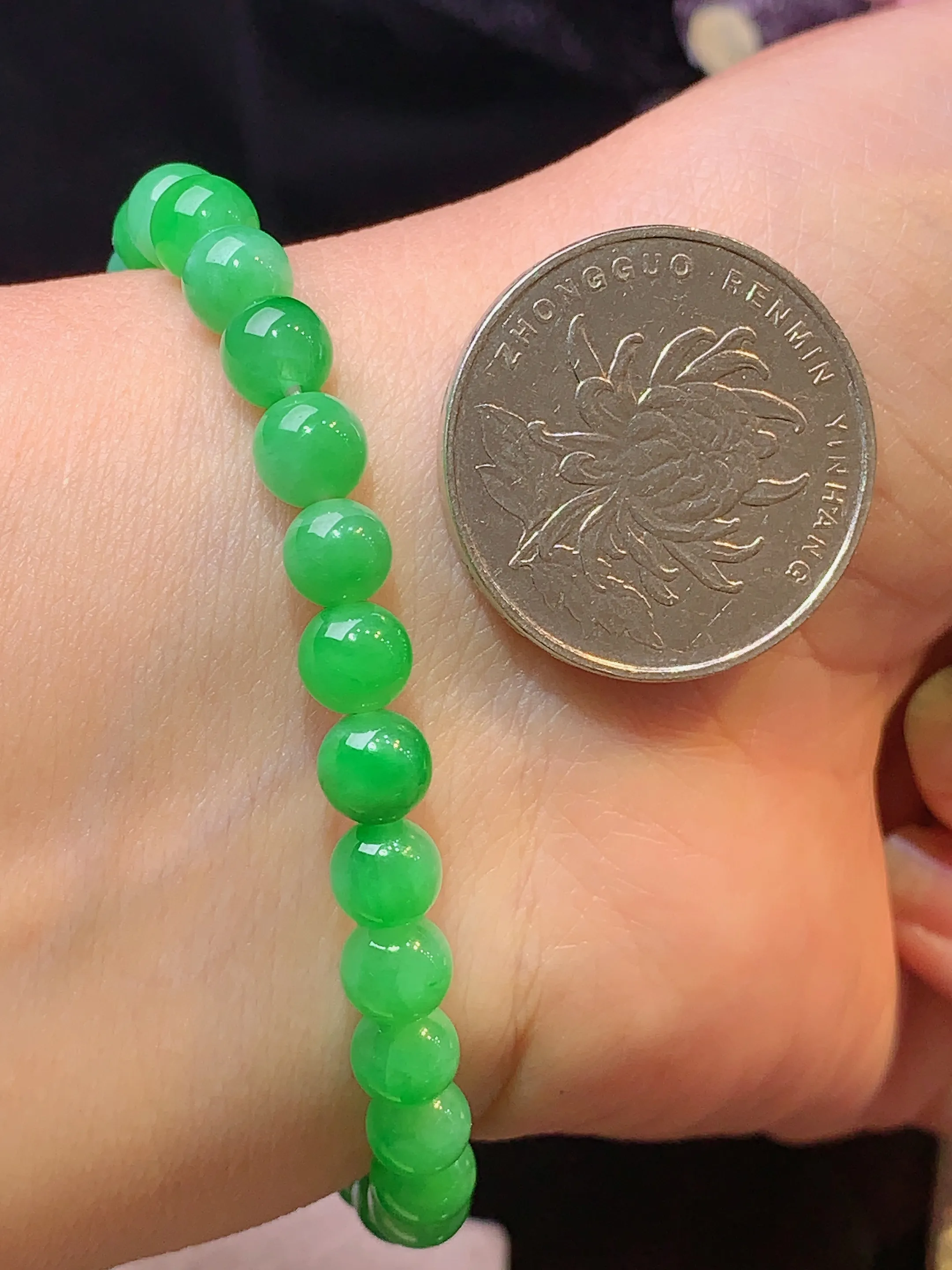 翠绿圆珠手链 玉质细腻 色泽清新艳丽 整体尺寸6