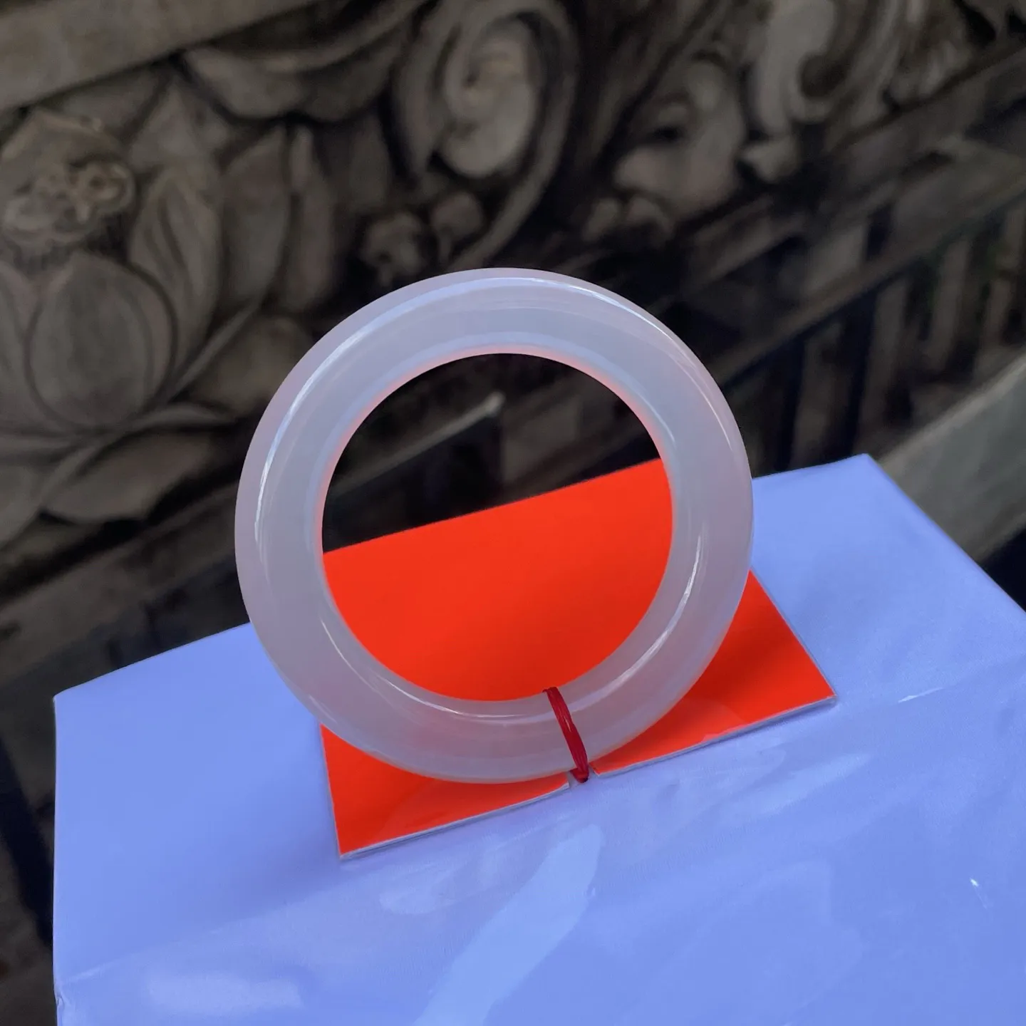 54圆条
白月光，胖冰条子，莹润得像将晨露锁进了玉里，在光下流转着素净的光晕，藏着岁月打磨的温婉，