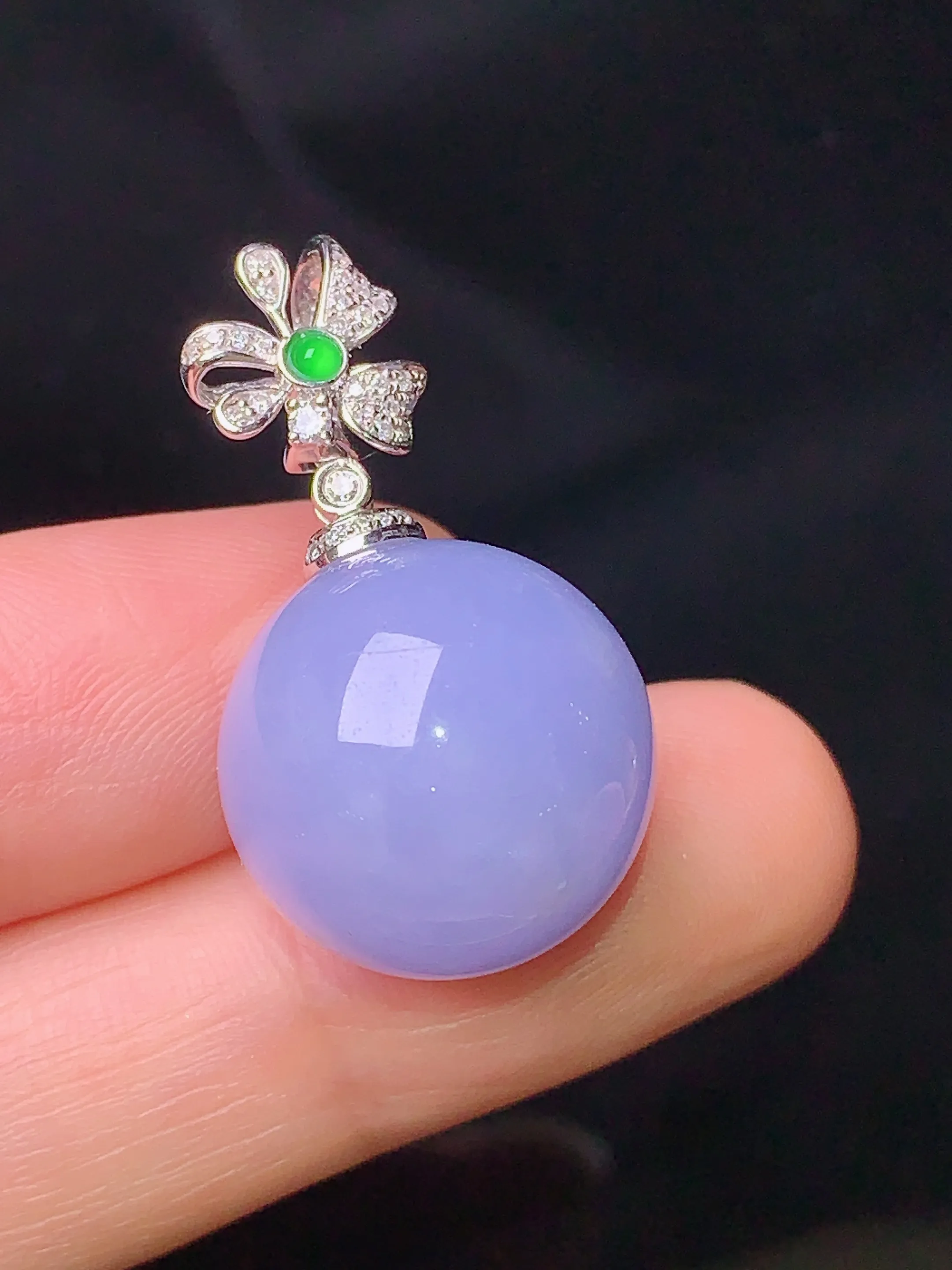 18k金钻镶嵌紫罗兰圆珠吊坠 玉质细腻 色泽清新艳丽 整体尺寸29.5*16.3