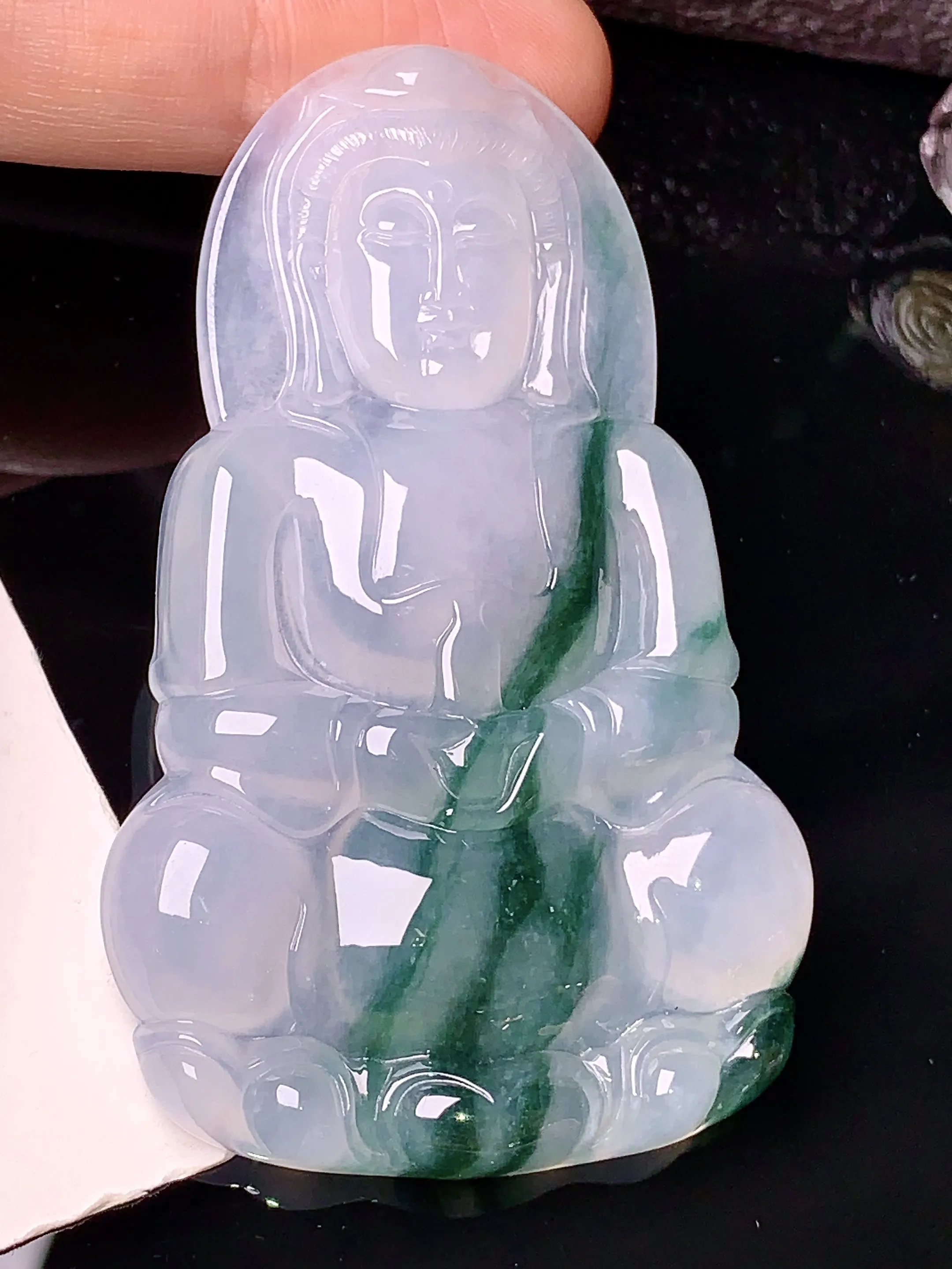 飘绿观音吊坠 玉质细腻 色泽清新艳丽 整体尺寸64.6*39.8*5.8