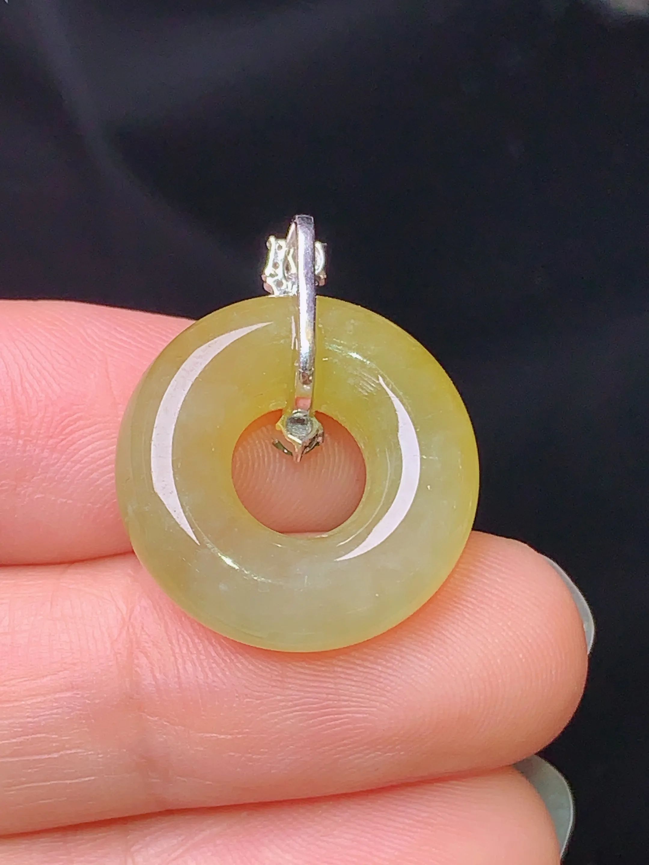 18k金钻镶嵌黄翡平安环吊坠 玉质细腻 色泽清新艳丽 整体尺寸23.3*19*6