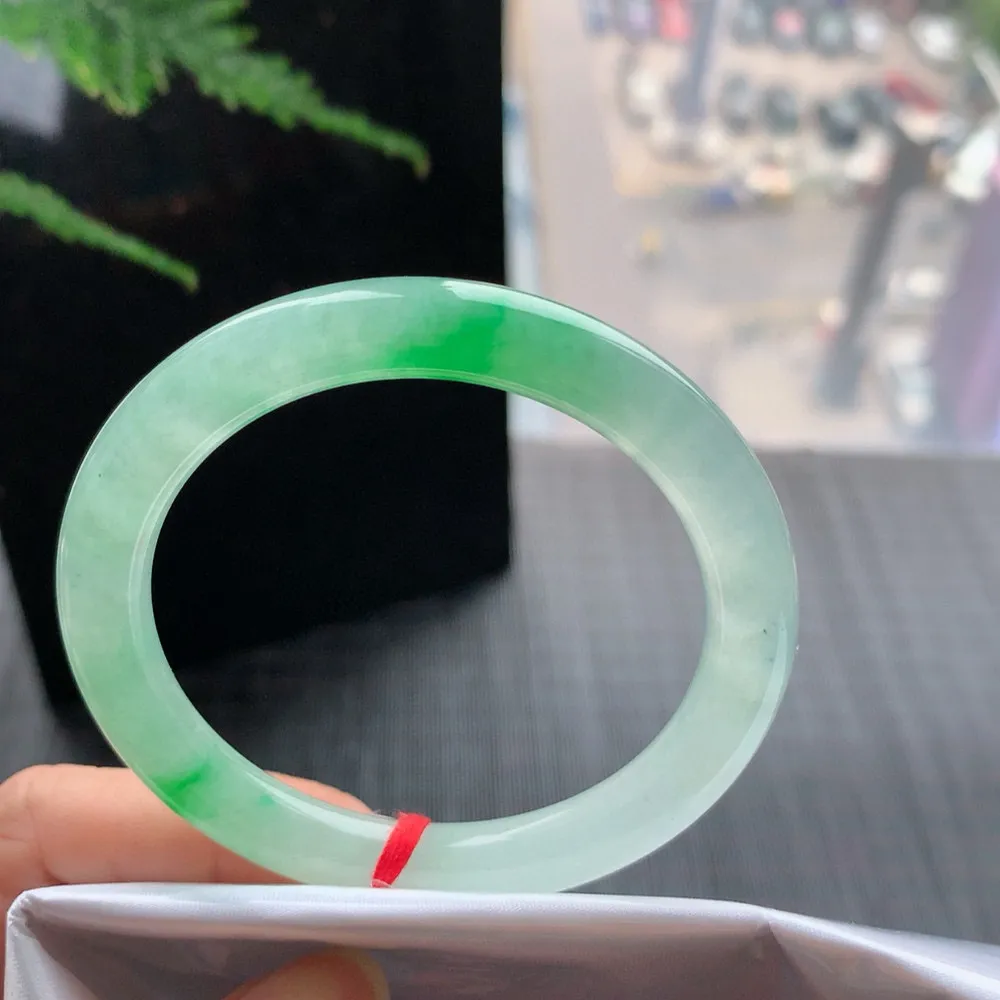 圆条高冰阳绿 无瑕 尺寸:53.8/8.3/8.6 种色俱佳