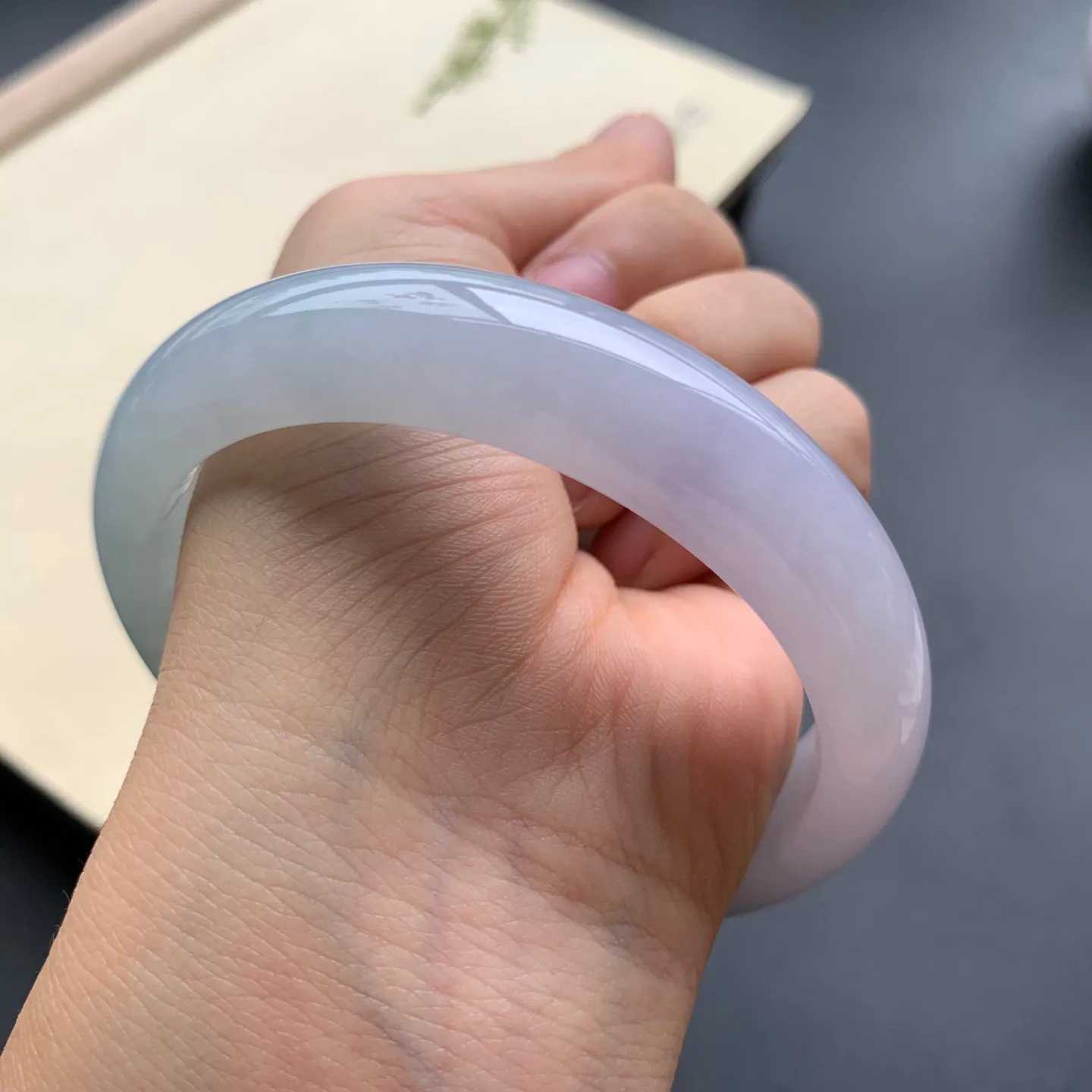 60.6圈口冰底色正圈手镯 尺寸：60.6-14-8.5，无纹裂，水润起胶，细腻光滑