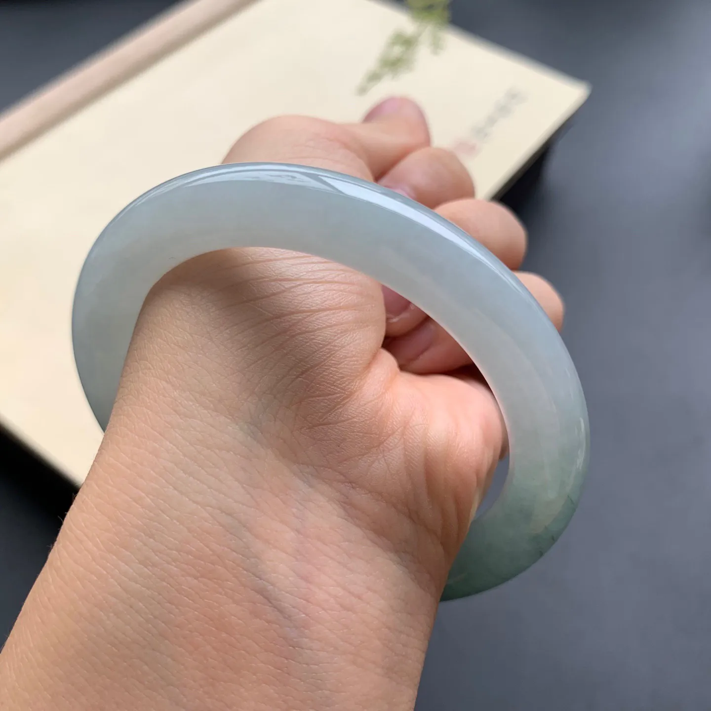 56.8圈口油底圆条手镯 尺寸：56.8-9.6，细腻起胶，条形饱满