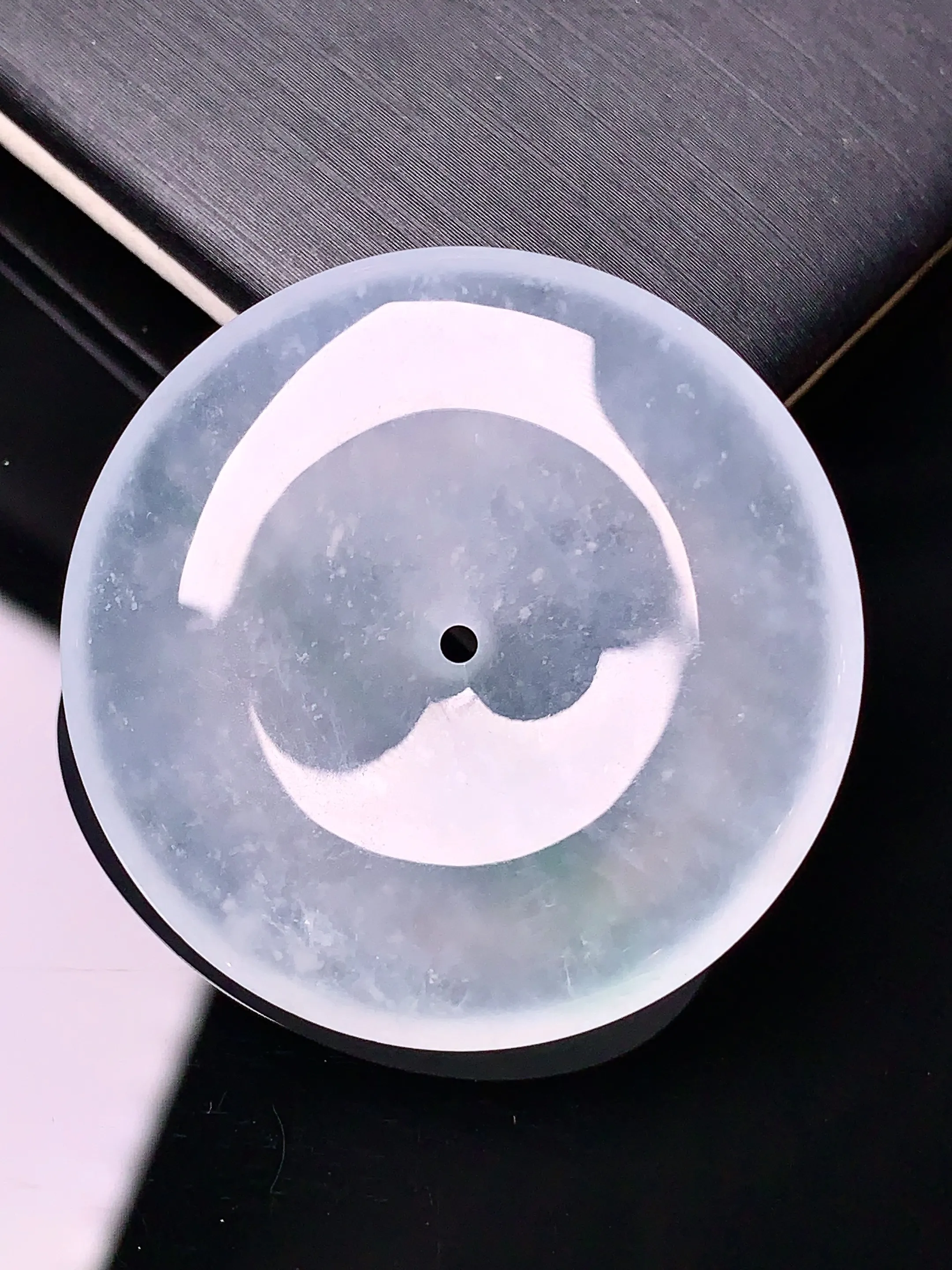 冰种平安扣吊坠 玉质细腻 色泽清新艳丽 整体尺寸33.8*6