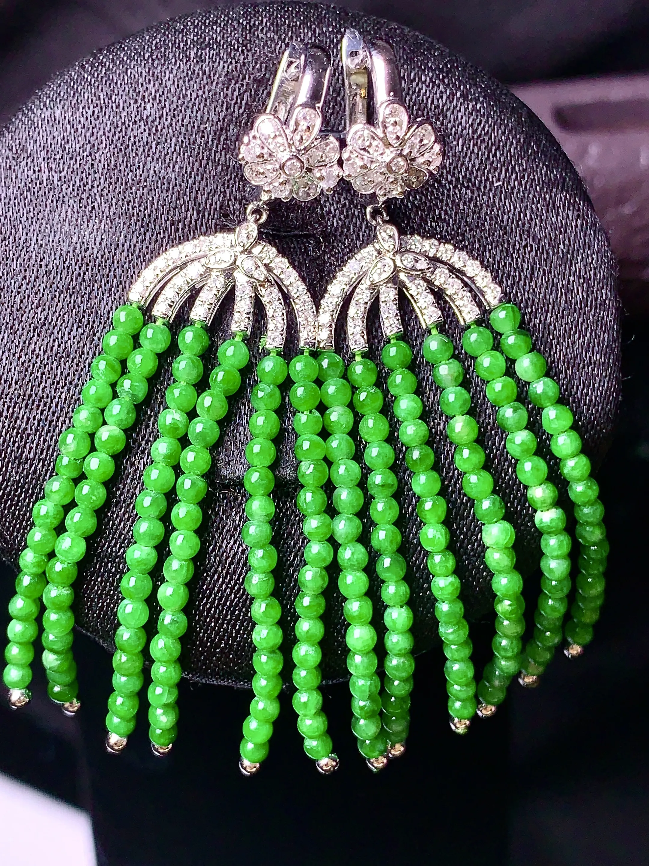 18k金钻镶嵌满绿圆珠组合耳坠 玉质细腻 色泽清新艳丽 整体尺寸52.8*13.5*2.2