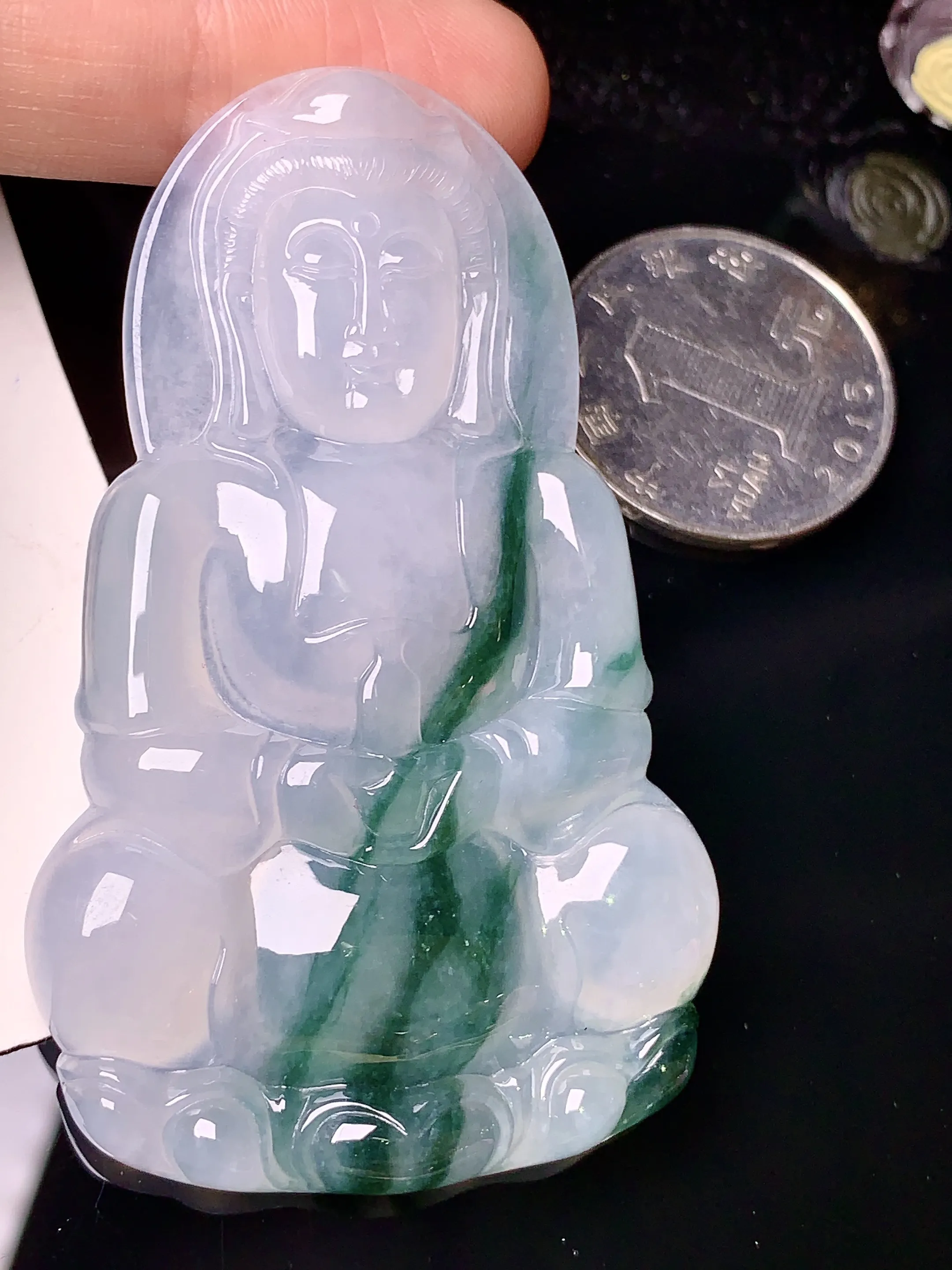 飘绿观音吊坠 玉质细腻 色泽清新艳丽 整体尺寸64.6*39.8*5.8