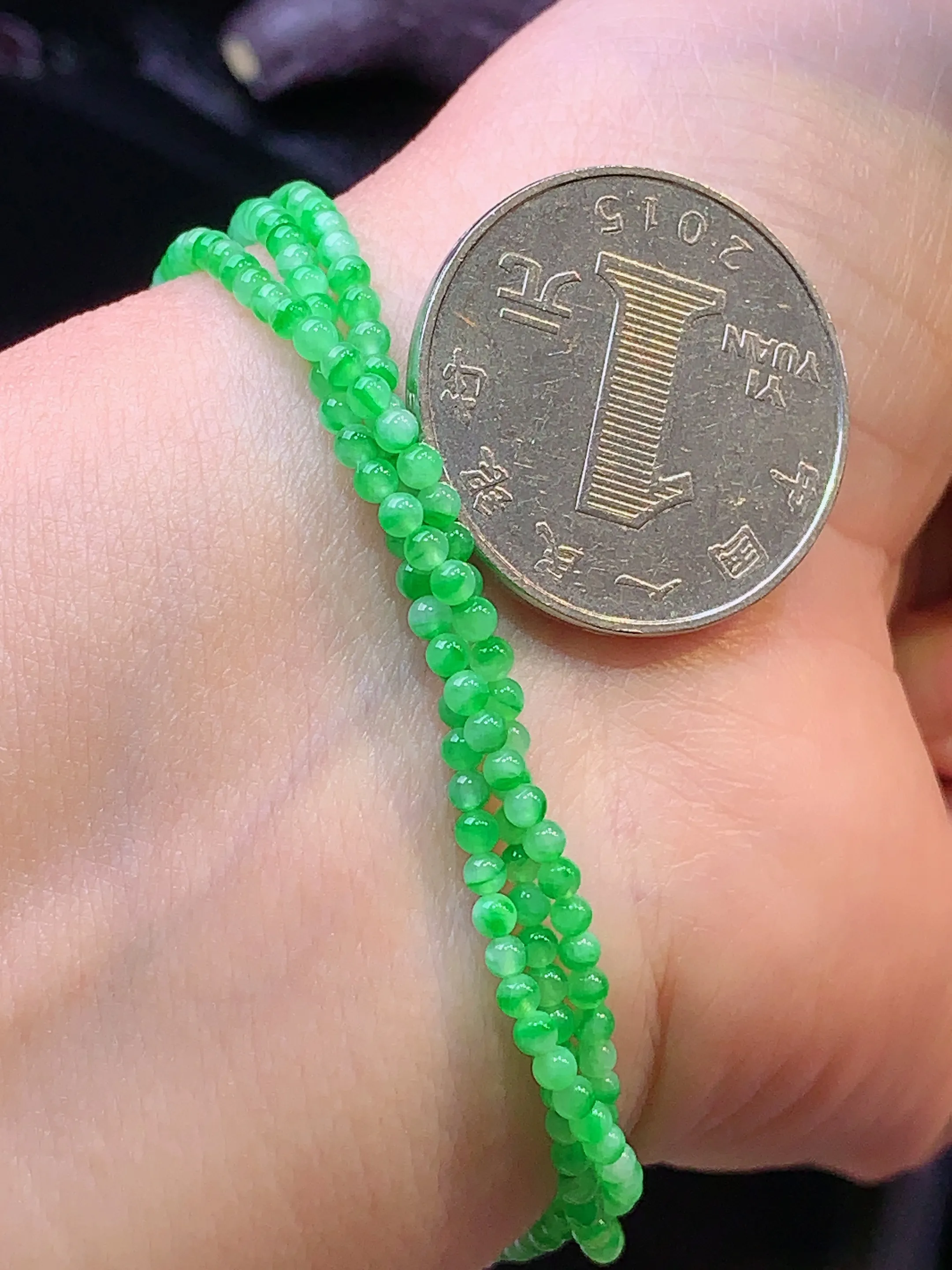 翠绿圆珠手链 玉质细腻 色泽清新艳丽 整体尺寸2