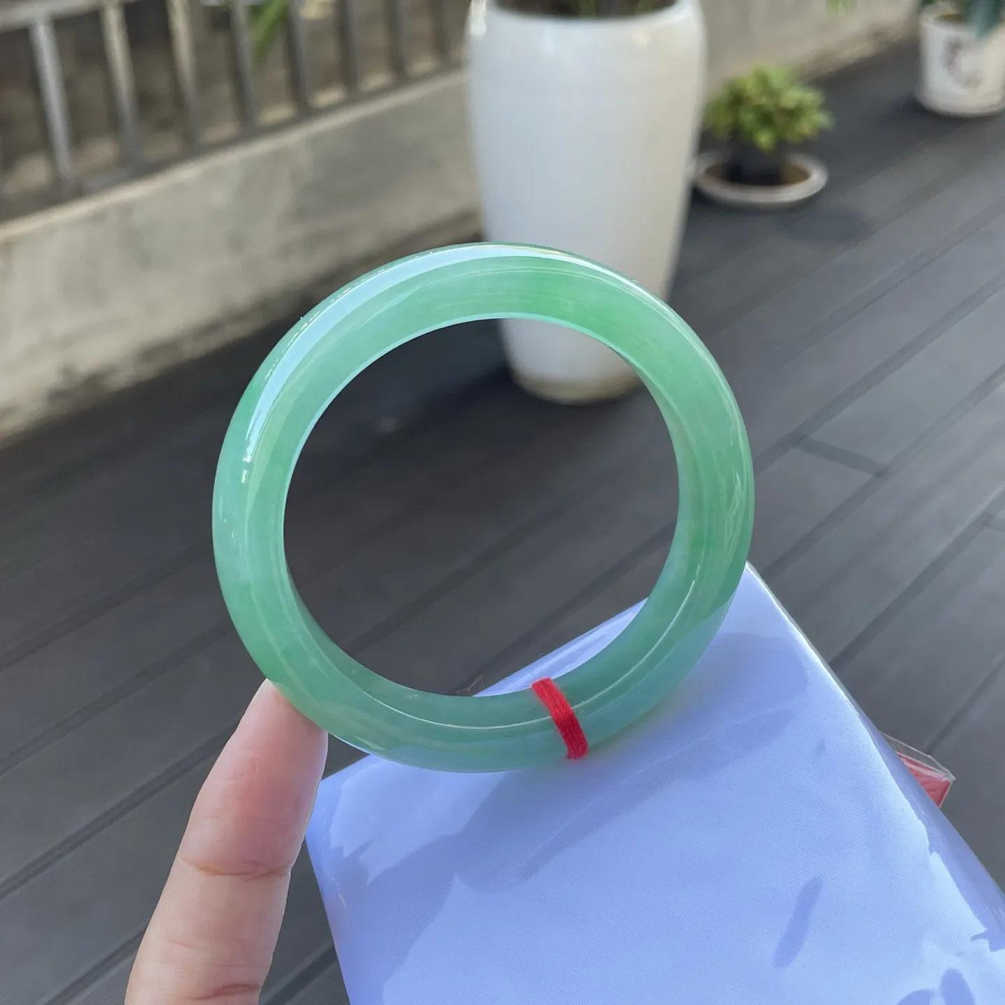 55圈口🥒
整条带色，有种有色，就是你们要的那种要透的绿的