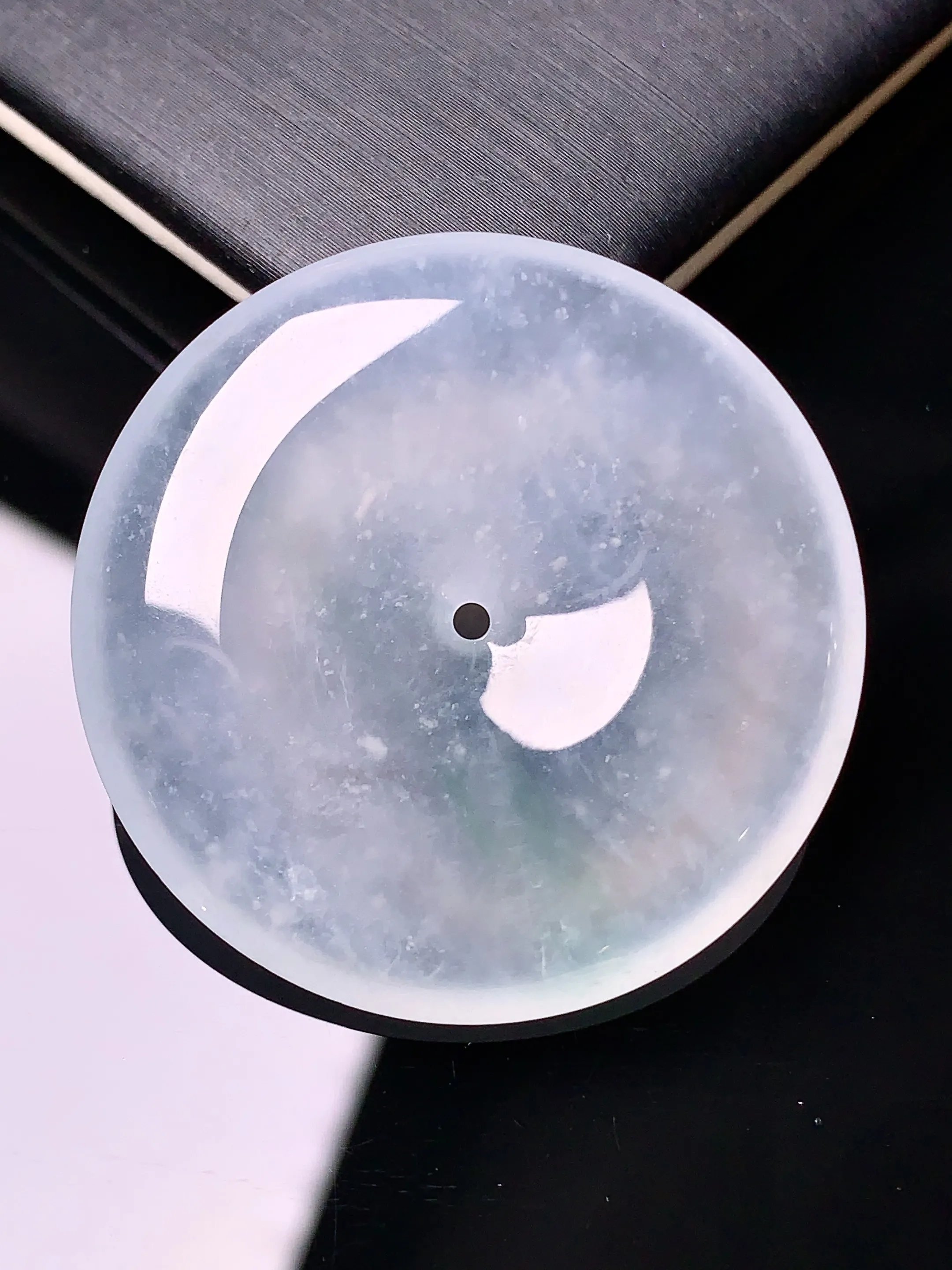 冰种平安扣吊坠 玉质细腻 色泽清新艳丽 整体尺寸33.8*6