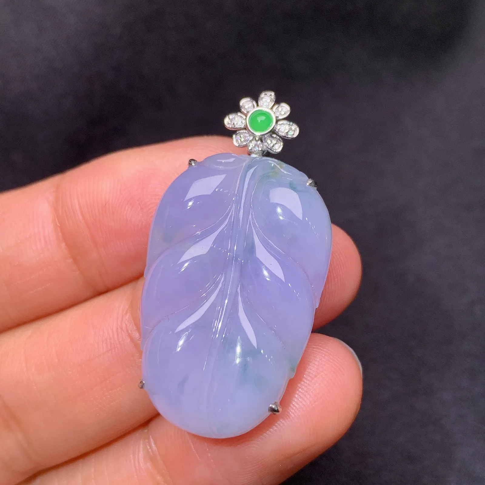 紫罗兰树叶吊坠，18k金镶嵌，温润细腻，色泽浓郁 Xu 尺寸34.6*18.1*7.1