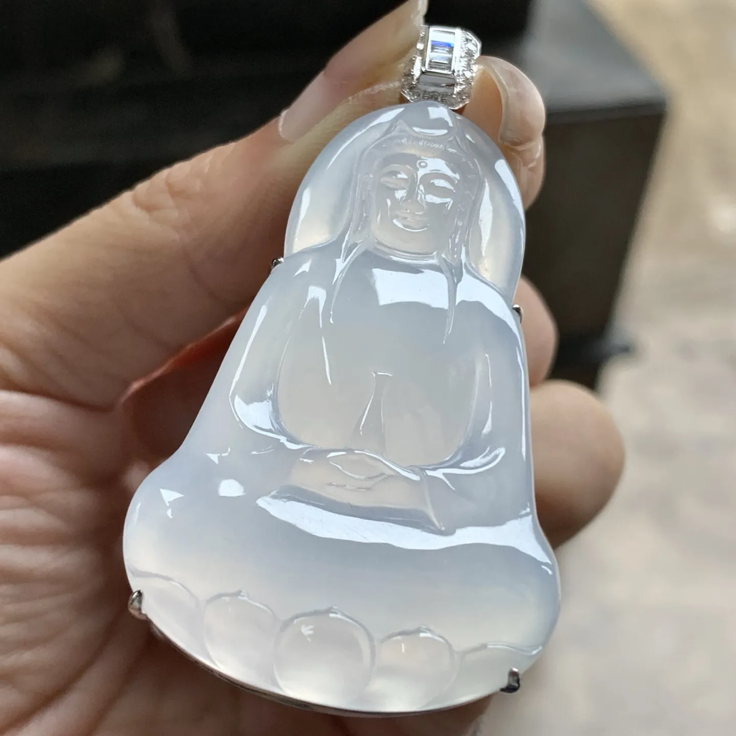 金钻镶嵌冰种观音^_^荧光十足 盖子可以取