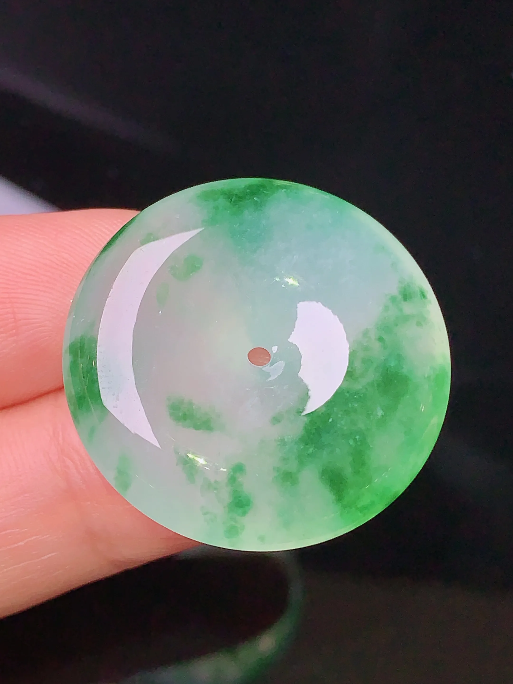 18k金钻镶嵌吊坠 玉质细腻 色泽清新艳丽 整体尺寸26.8*6.5