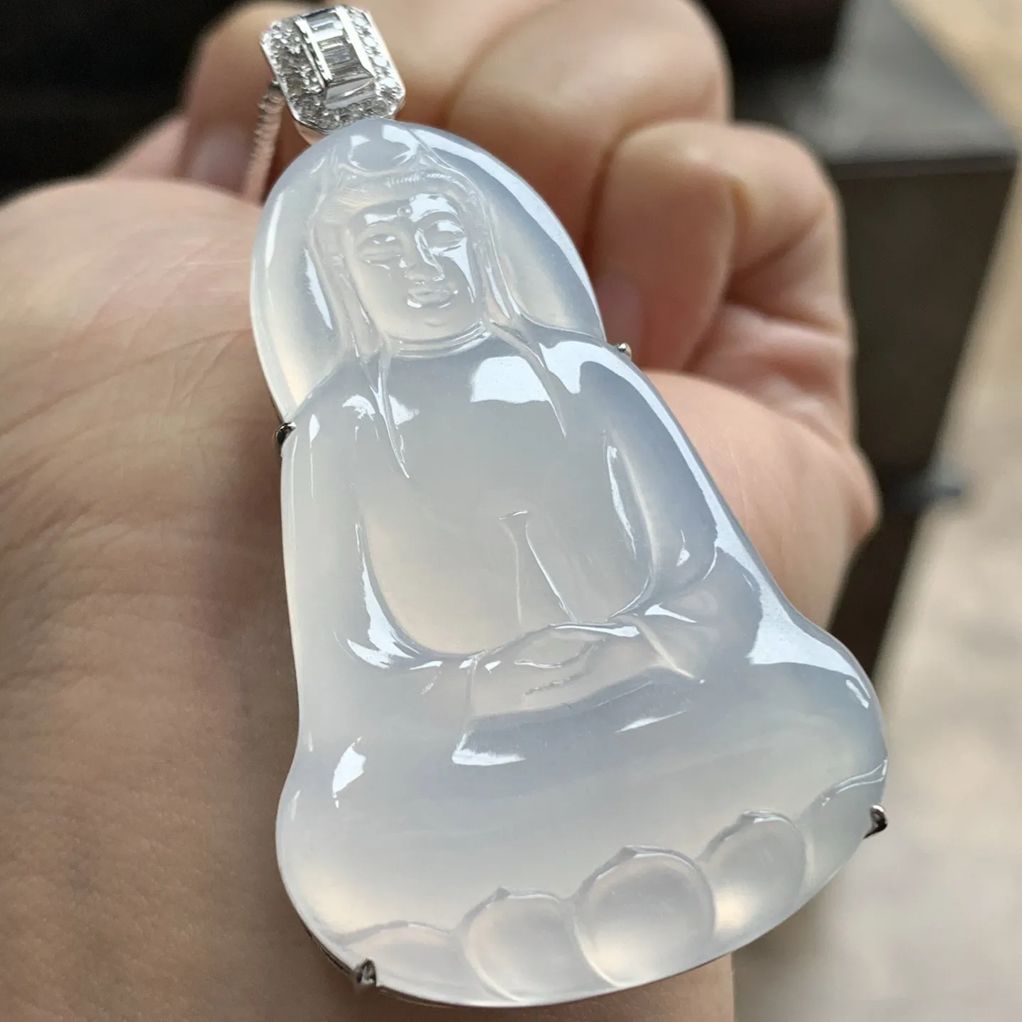 金钻镶嵌冰种观音^_^荧光十足 盖子可以取