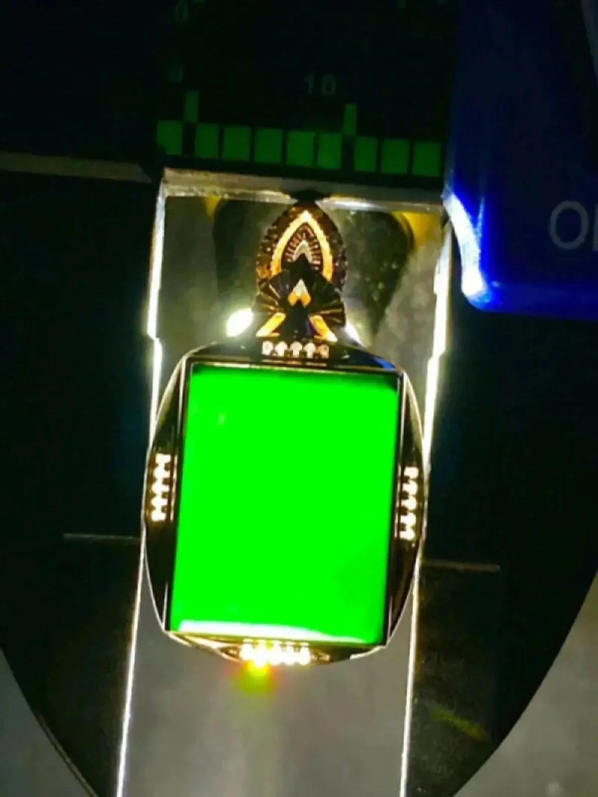 墨翠：【无事牌吊坠】18K金+南非钻镶嵌，细腻干净，黑度极黑，性价比高，做工精致，打灯透绿 裸石尺寸