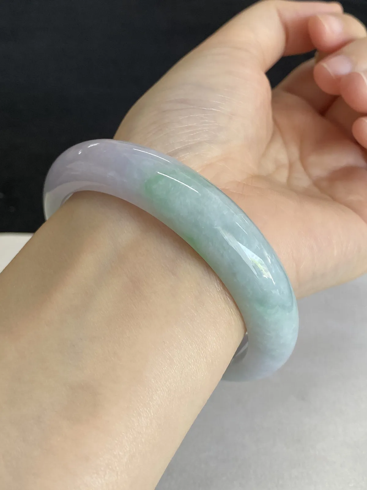 正圈58圈口，翡翠糯化种飘绿手镯