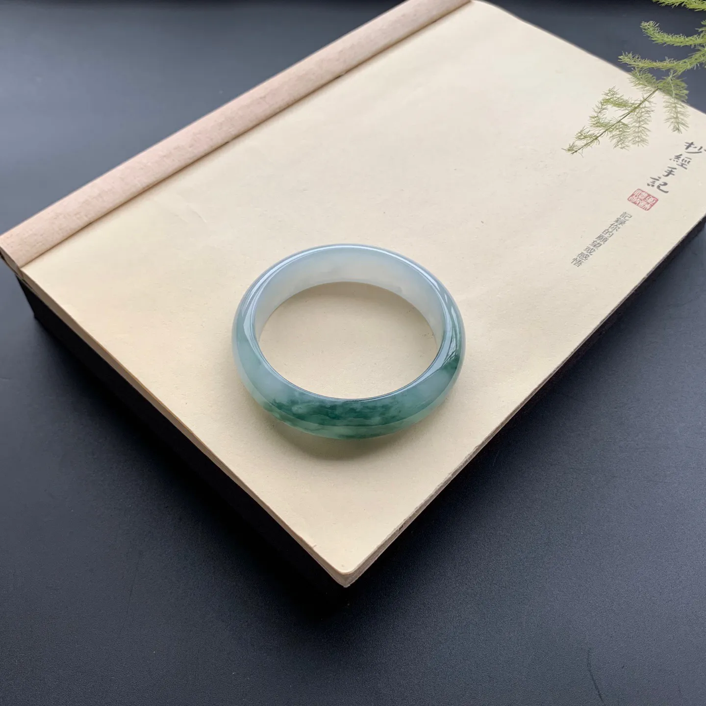 58圈口飘花正圈手镯 尺寸：58-15.6-7.8，无纹裂，花色浓郁，宽版大气