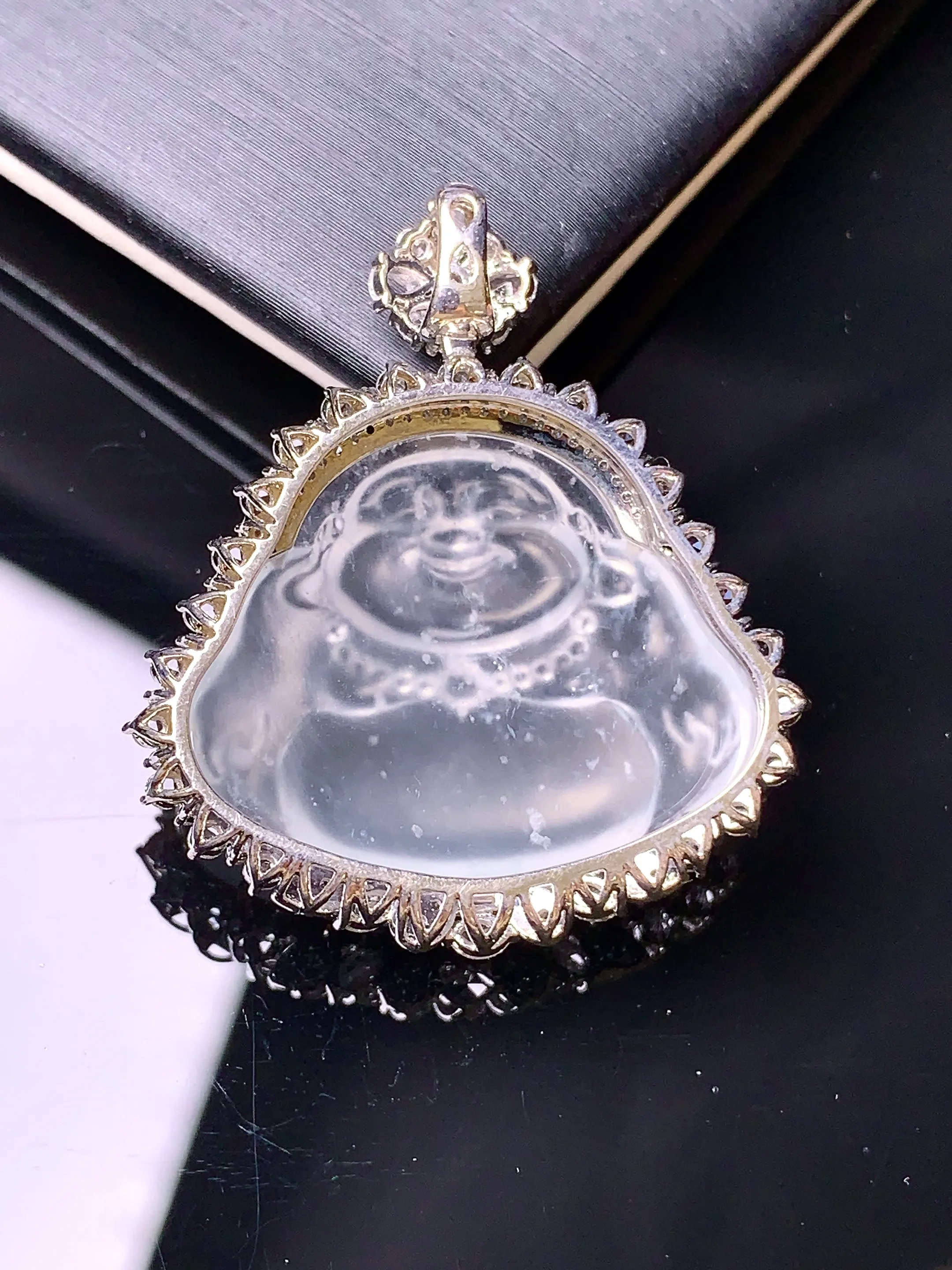 18k金钻镶嵌玻璃种佛公吊坠 玉质细腻 色泽清新艳丽 整体尺寸34*29.8*8.2