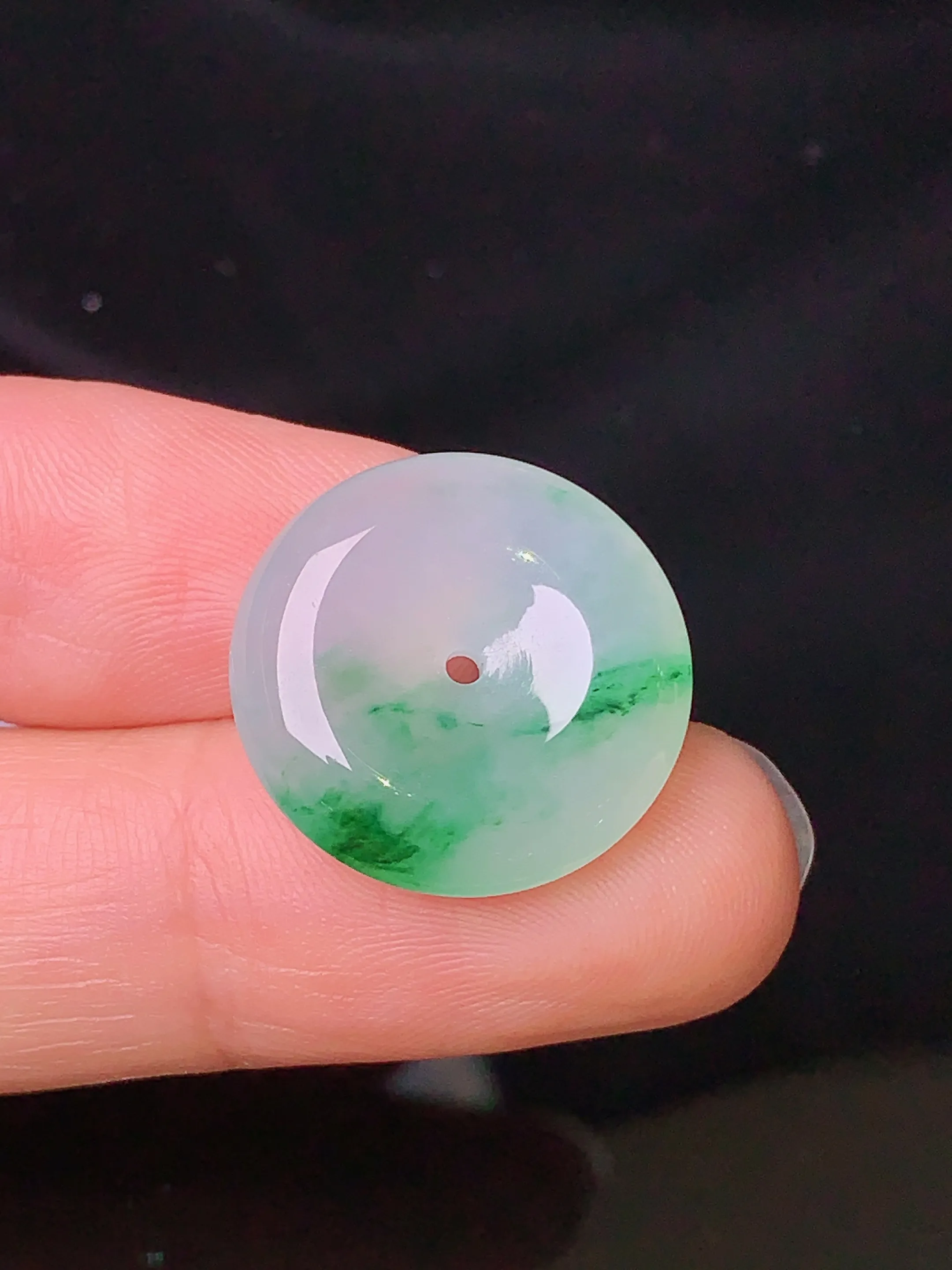 飘绿平安扣吊坠 玉质细腻 色泽清新艳丽 整体尺寸18.2*5.2