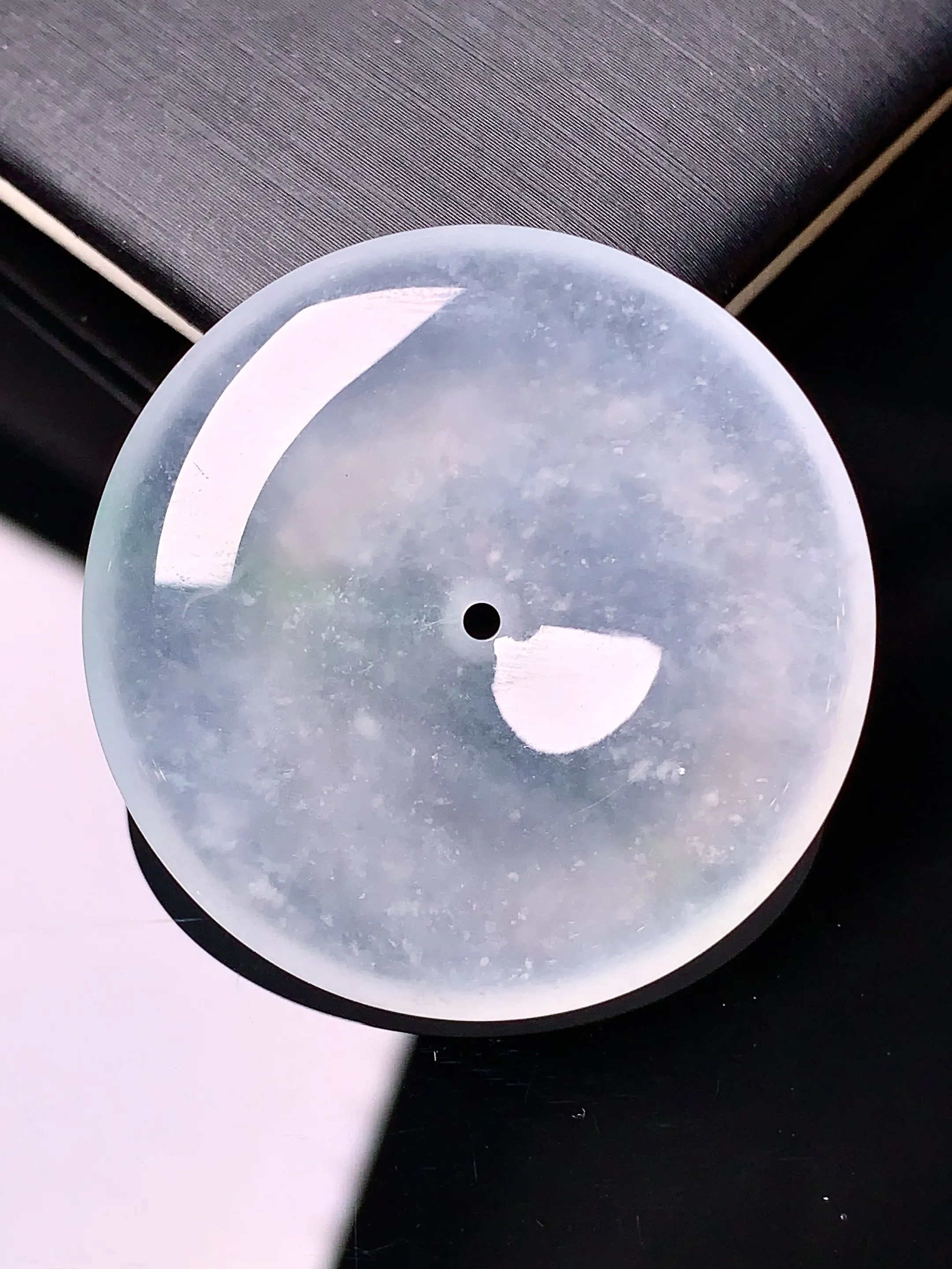 冰种平安扣吊坠 玉质细腻 色泽清新艳丽 整体尺寸33.8*6