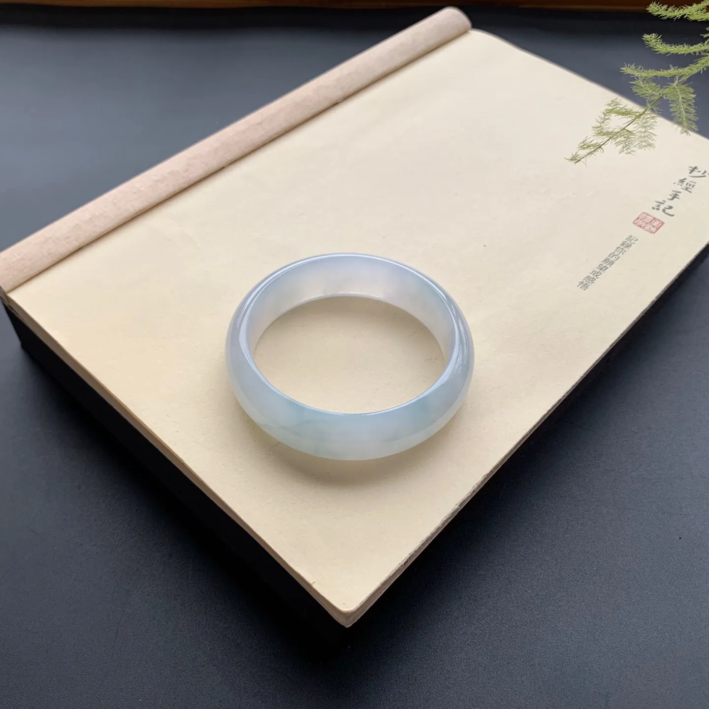 58.8圈口冰种正圈手镯 尺寸：58.8-18-8.5，无纹裂，宽版厚装，水润透亮