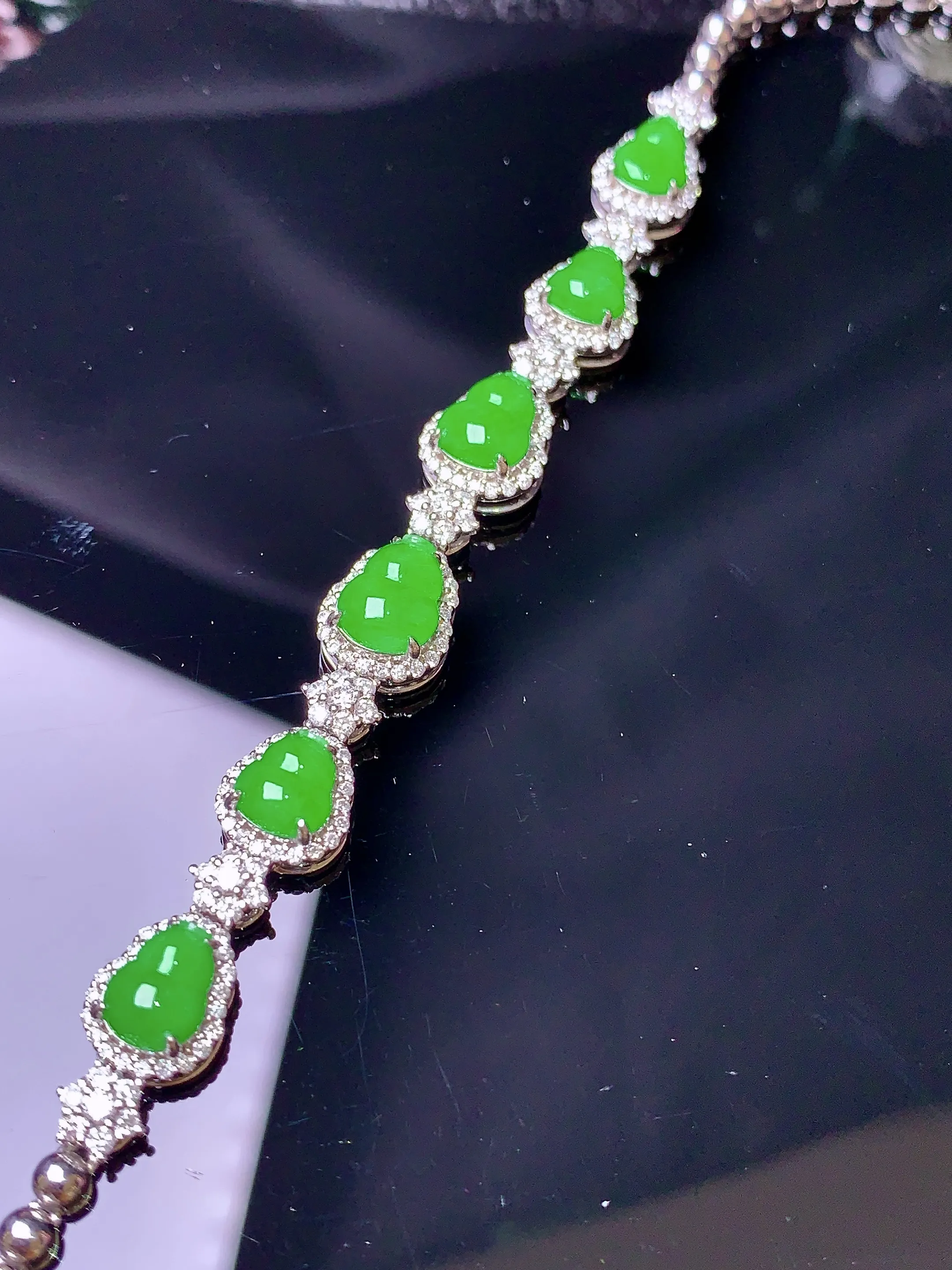18k金钻镶嵌满绿葫芦手链 玉质细腻 色泽清新艳丽 整体尺寸82*7.8*5.2