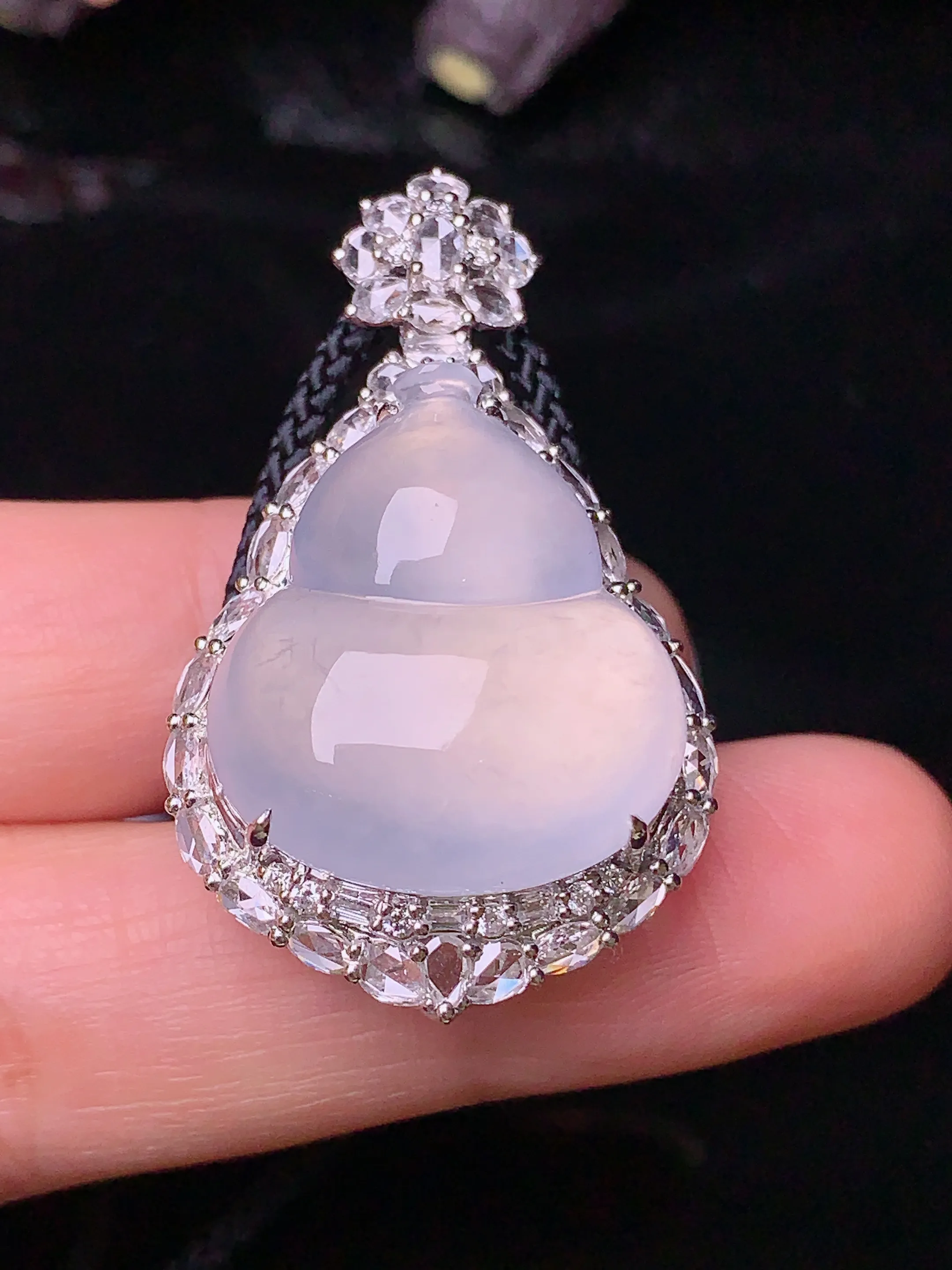 18k金钻镶嵌冰种葫芦吊坠 玉质细腻 色泽清新艳丽 整体尺寸38*22.7*12.8