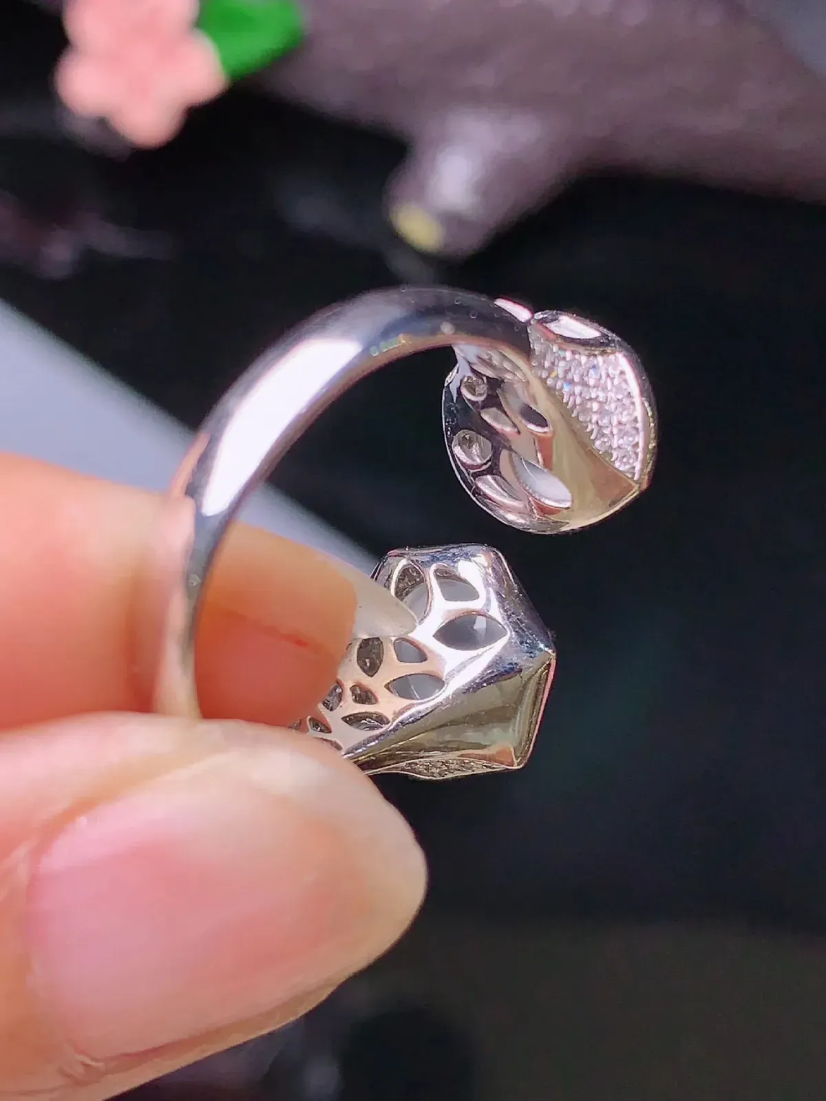 18k金钻镶嵌冰种蛋面戒指 玉质细腻 色泽艳丽 圈口14 整体尺寸10.6*10*7.8