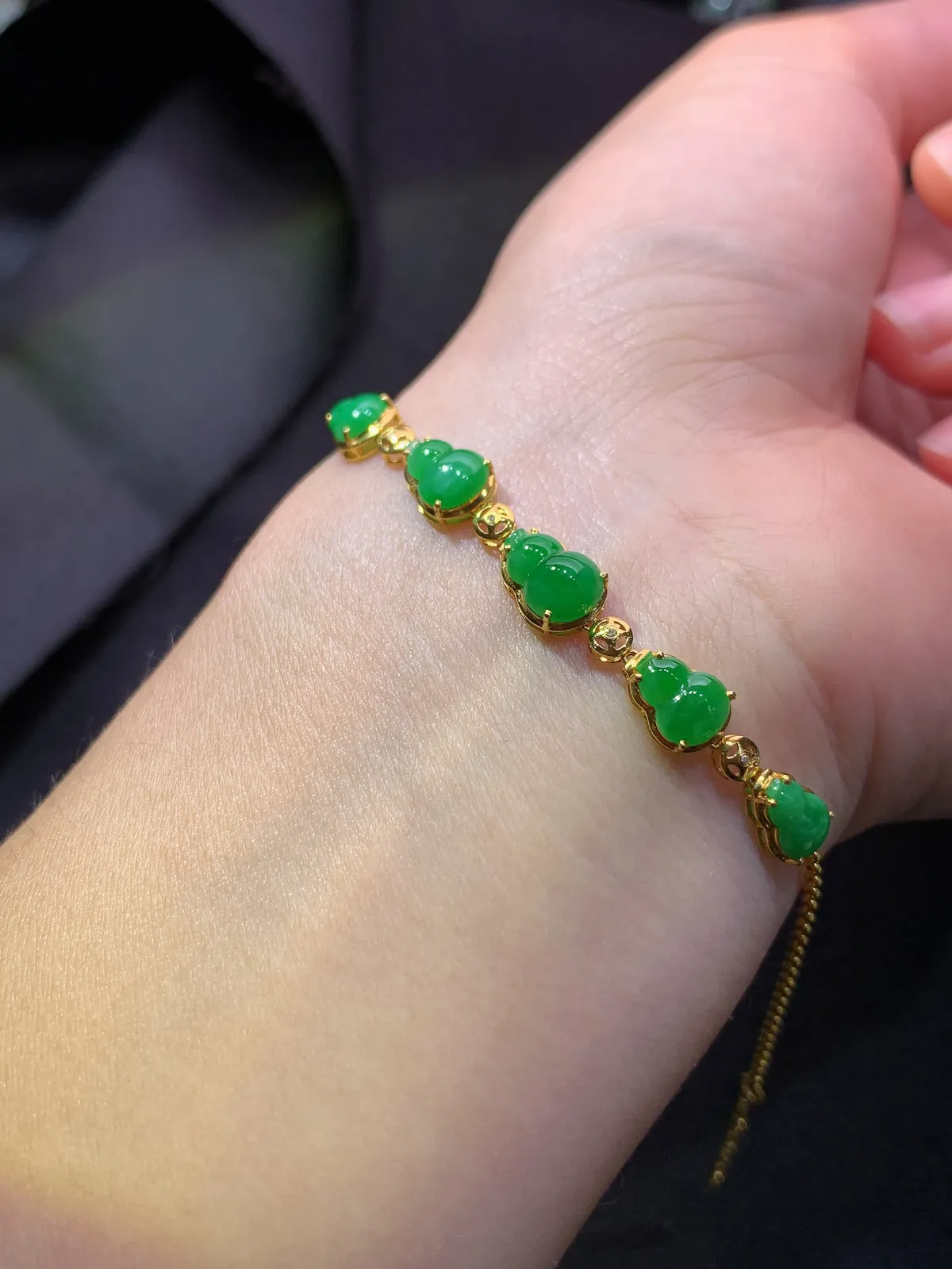 阳绿葫芦手链，18k金镶嵌，简约精致，冰润色阳，种水足 尺寸8.1*5.9*2.3