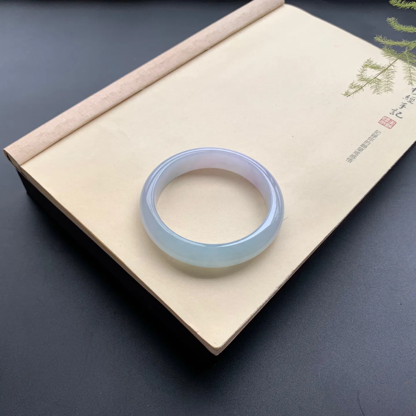 60.6圈口冰底色正圈手镯 尺寸：60.6-14-8.5，无纹裂，水润起胶，细腻光滑