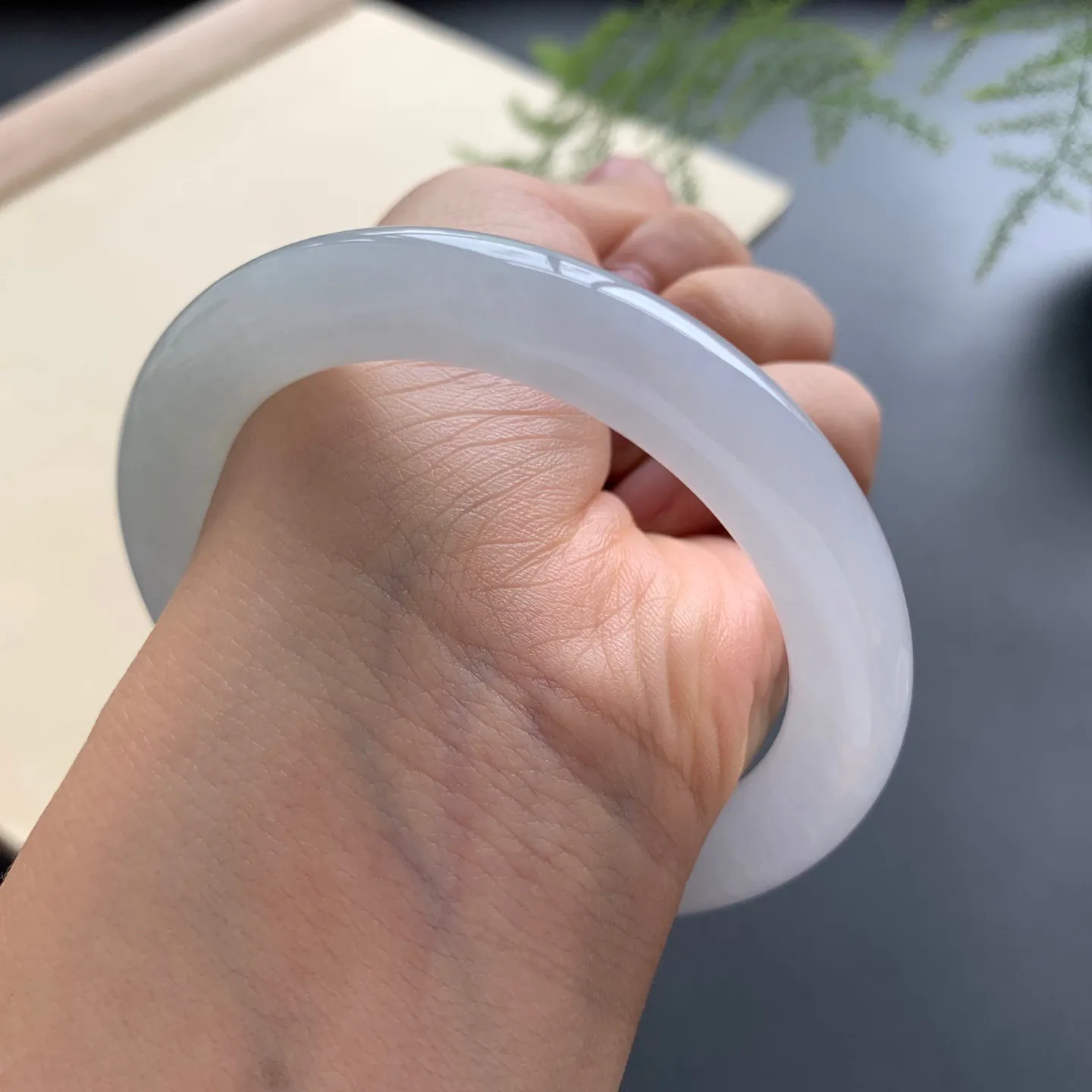 55圈口冰圆条手镯 尺寸：55-9.6，无纹裂，水润起胶，条形饱满