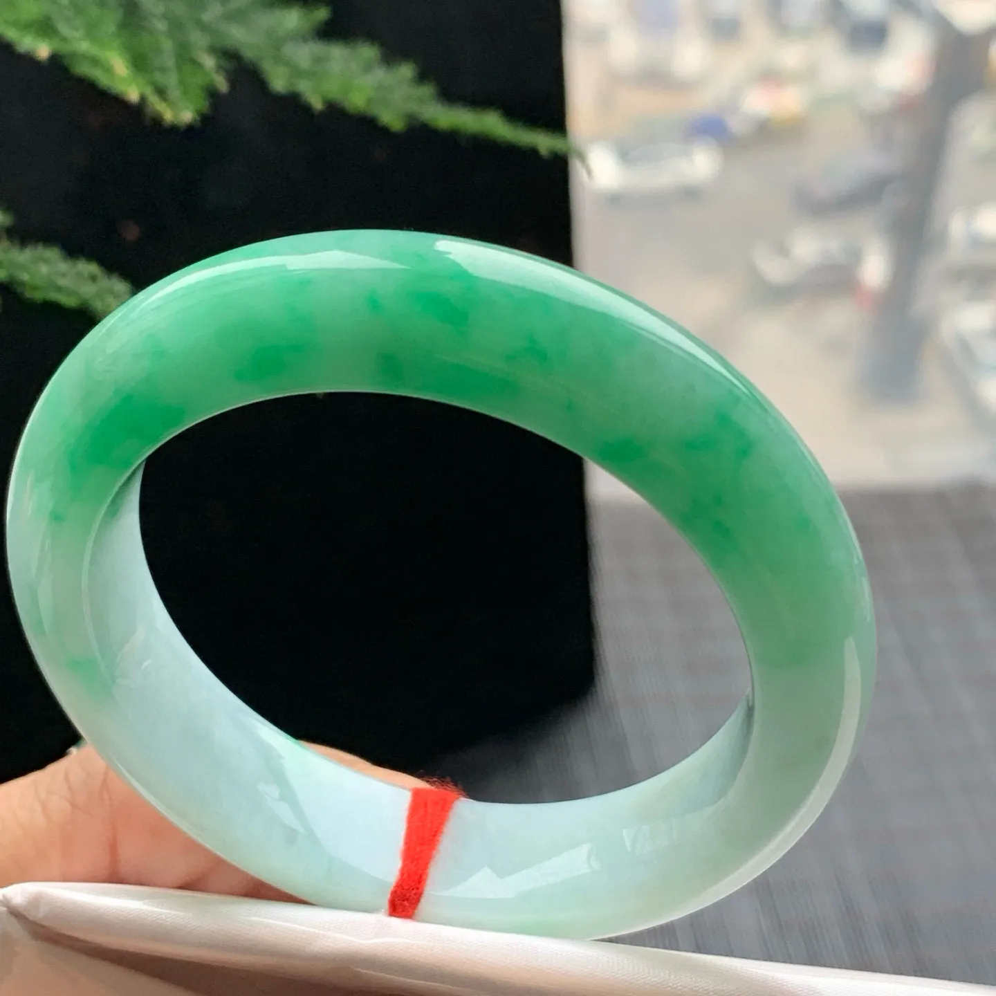 正圈一大节阳绿 无瑕 尺寸:55.1/13.4/9.4 色好