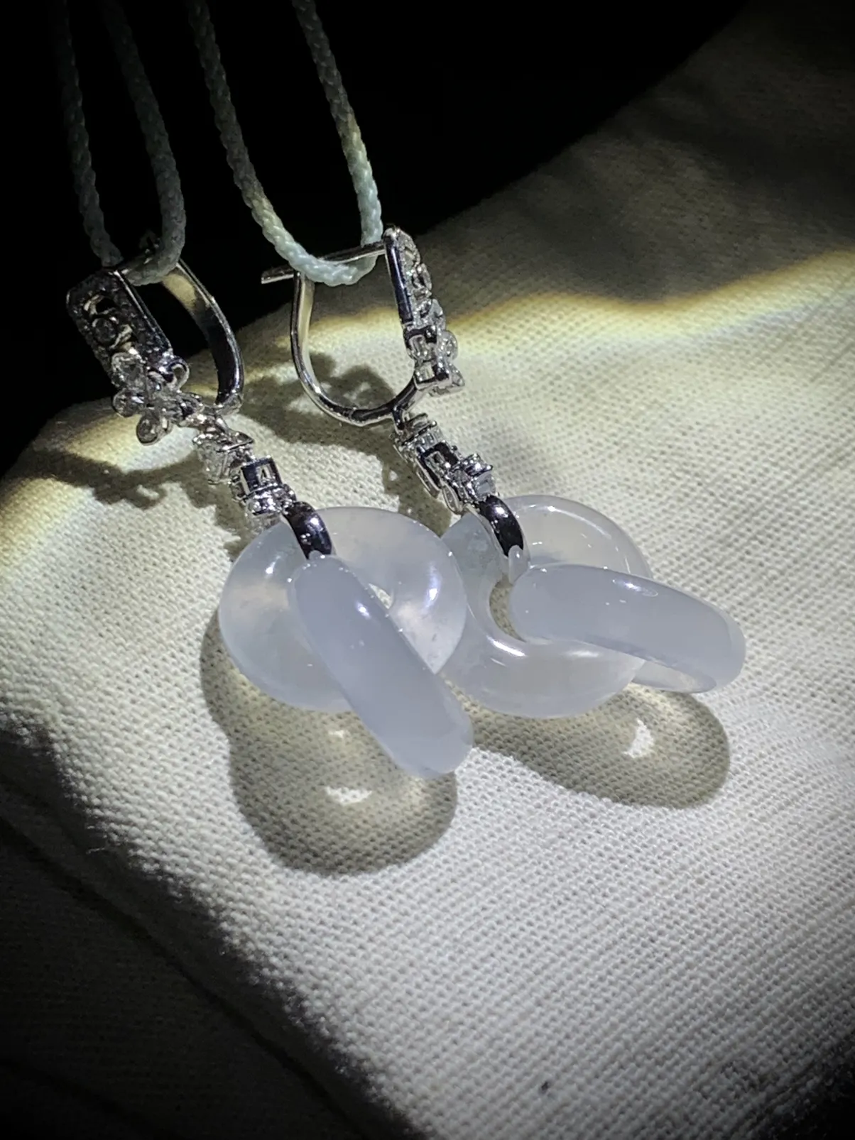 白冰环环相扣耳坠，44.5-裸石单圈15.2-5mm，
18K金，南非钻