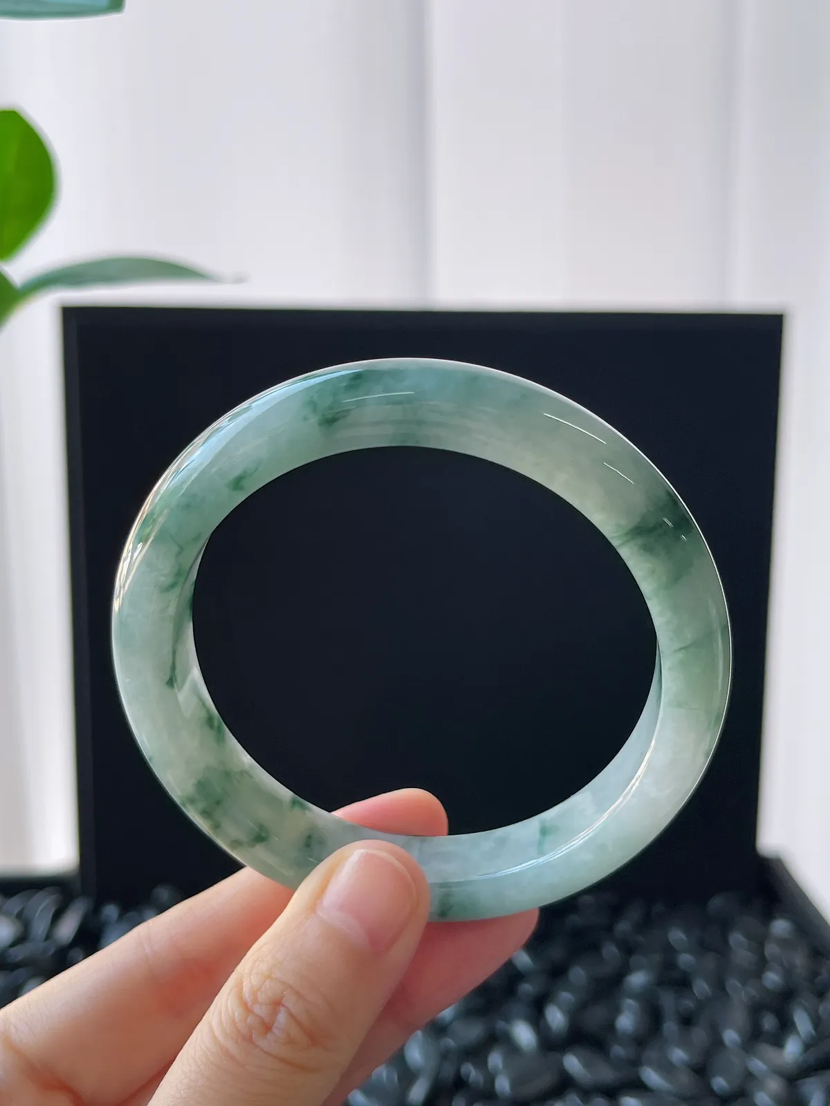 正圈58圈口，翡翠糯化种飘绿手镯