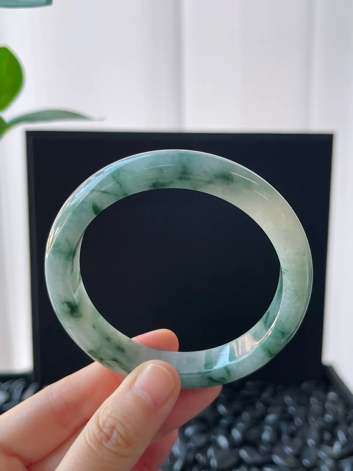 正圈58圈口，翡翠糯化种飘绿手镯