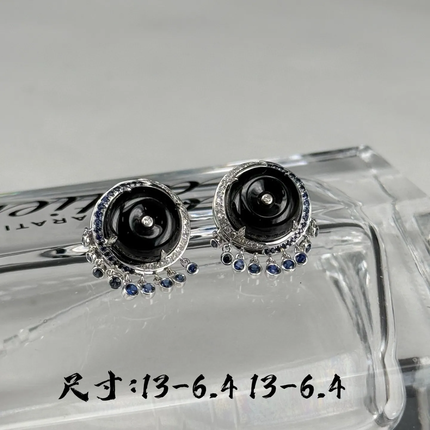 精品18k墨翠平安扣耳钉 种好色正 黑度极好 打灯通透 油性十足 尺寸13