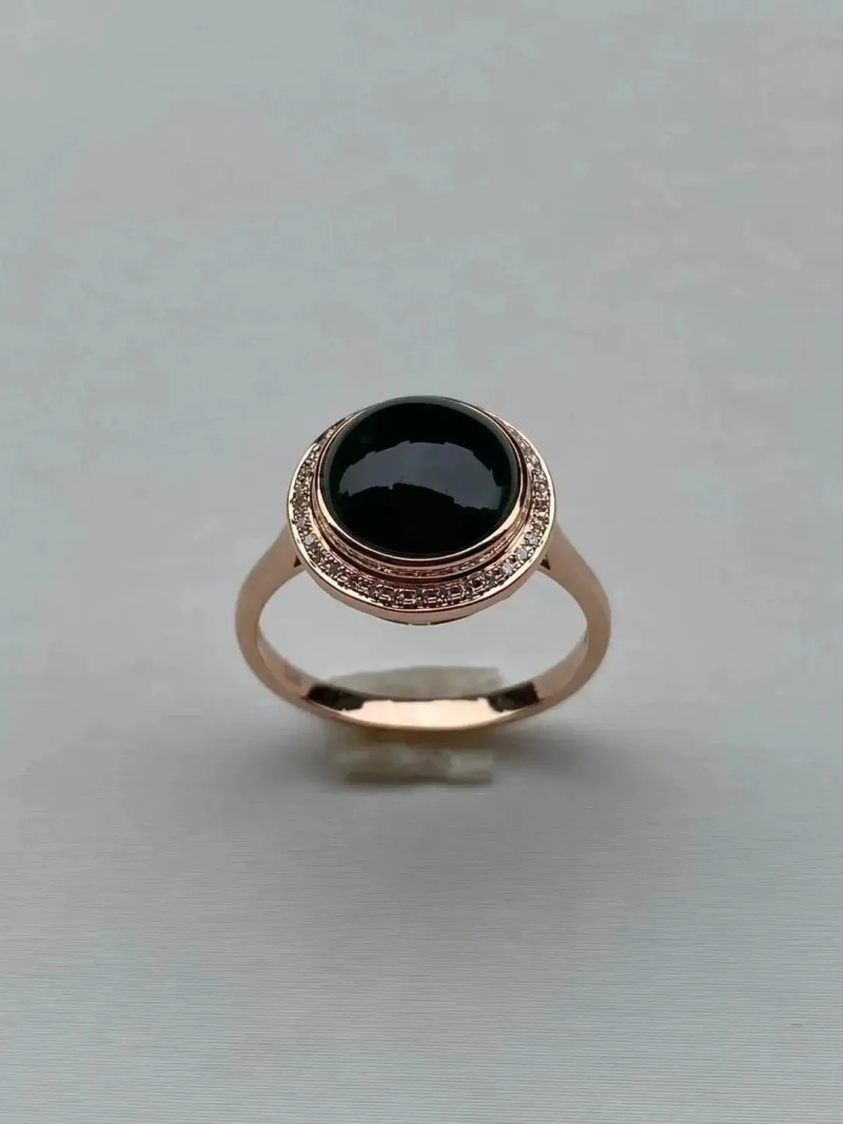 墨翠：【蛋面戒指】18K金+南非钻镶嵌，细腻干净，黑度极黑，性价比高·做工精致，打灯透绿 裸石尺寸：10.2*10.0*6.9‘