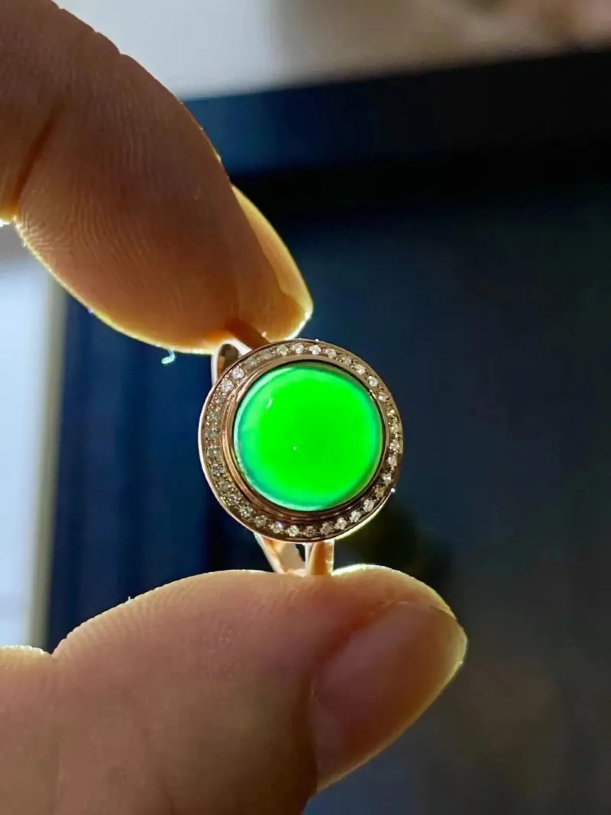 墨翠：【蛋面戒指】18K金+南非钻镶嵌，细腻干净，黑度极黑，性价比高·做工精致，打灯透绿 裸石尺寸：